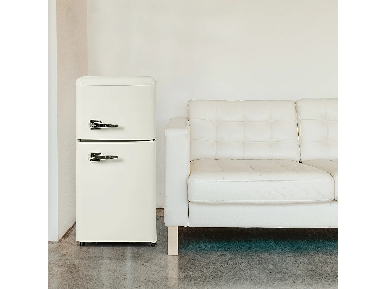 Mini Réfrigérateur Retro - 60L Total, 22L Congélateur, 38L Réfrigérateur - Énergie Classe E - avec LED - Blanc crémeux