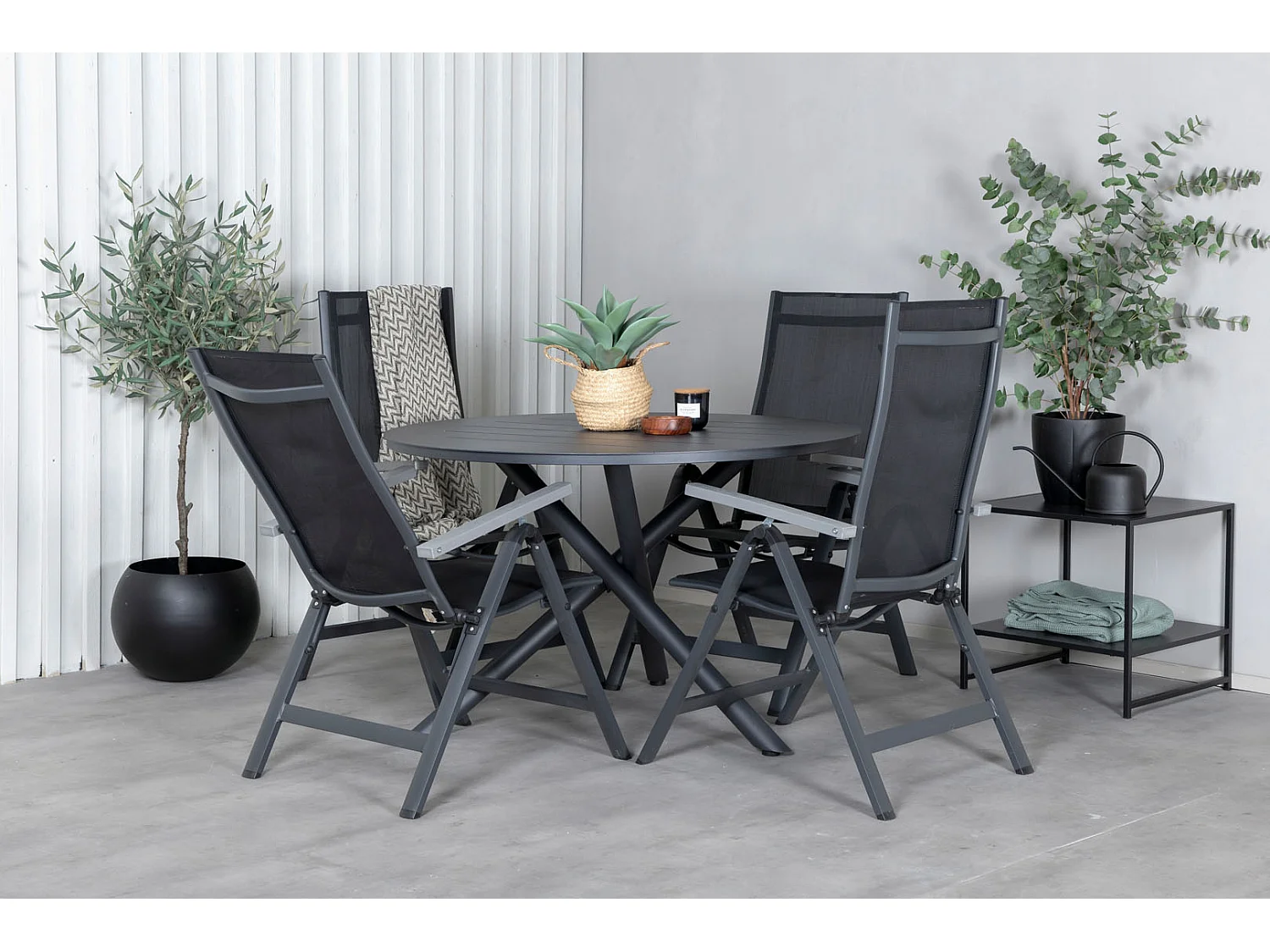 Alma Gartenset Tisch Ø120cm und 4 Stühle L5pos Albany schwarz.