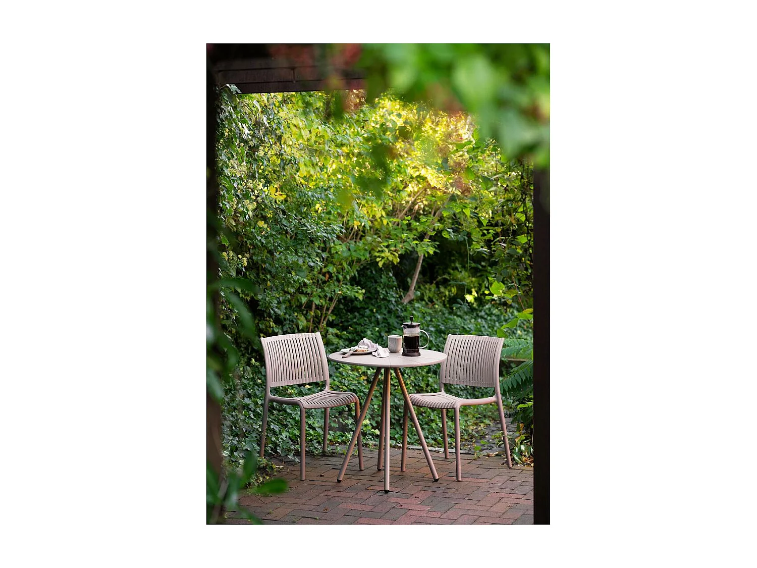 Kaja Gartenstuhl Stapelbar taupe.
