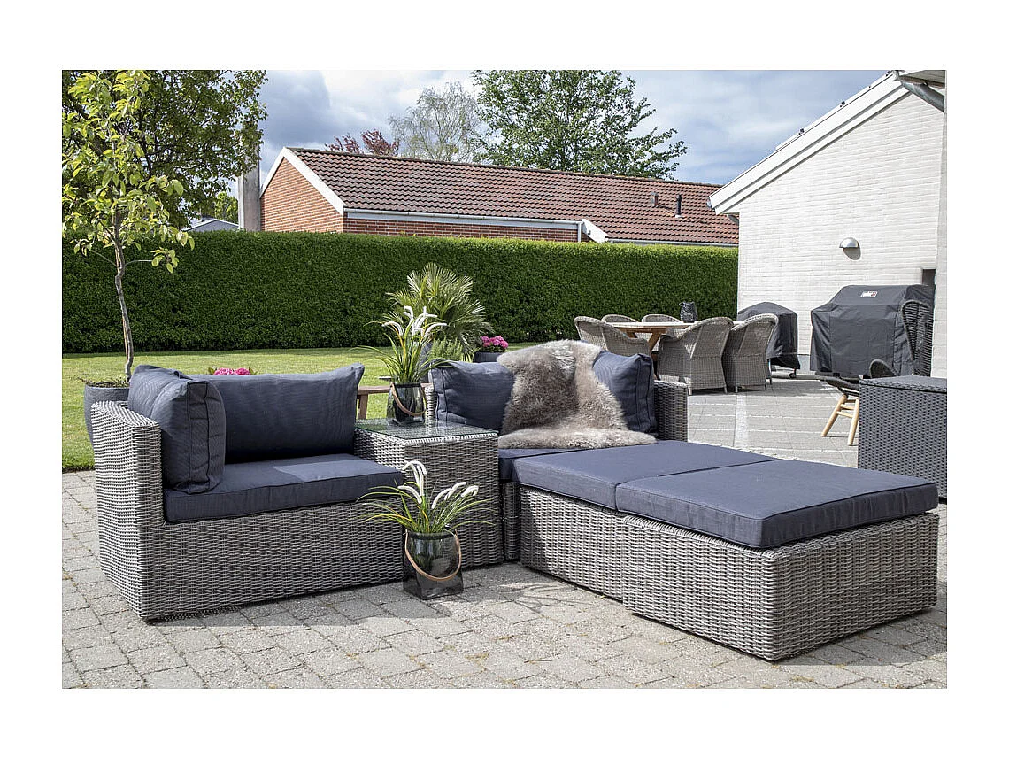 Rosino Loungeset inkl. Sitzkissen, grau mit schwarzen Sitzkissen.