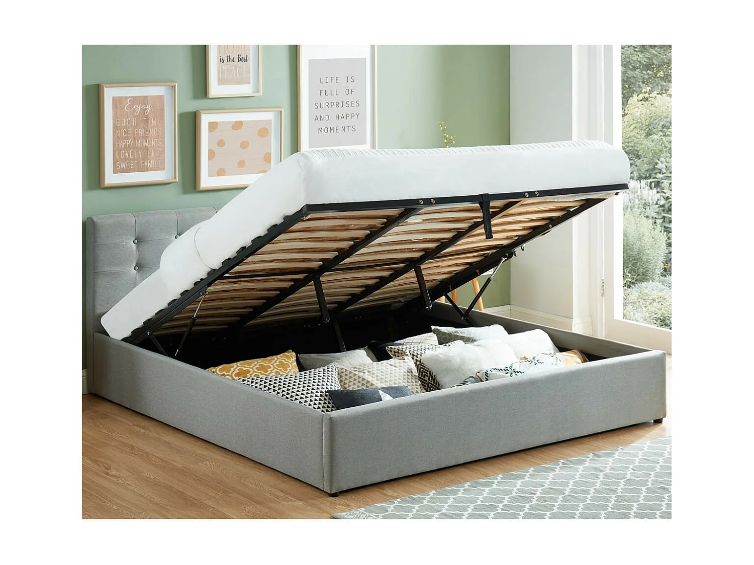 Lit coffre 180x200 en tissu gris clair avec tête de lit et sommier à lattes - Tina