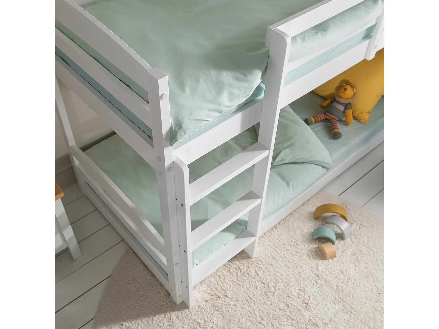 Noa & Nani Mimi Shorty Bunk Bed Splits into Toddler and Day Bed in White