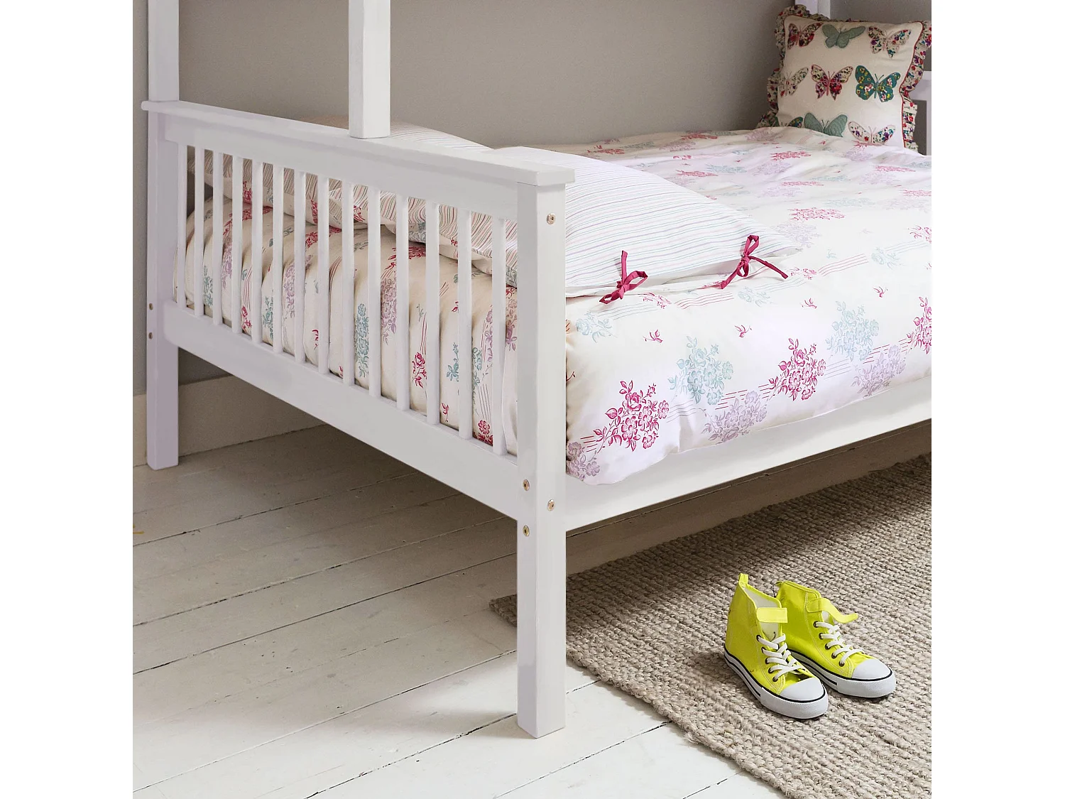 Noa & Nani Hanna Triple Bunk Bed with Flo Pull Out Trundle in White