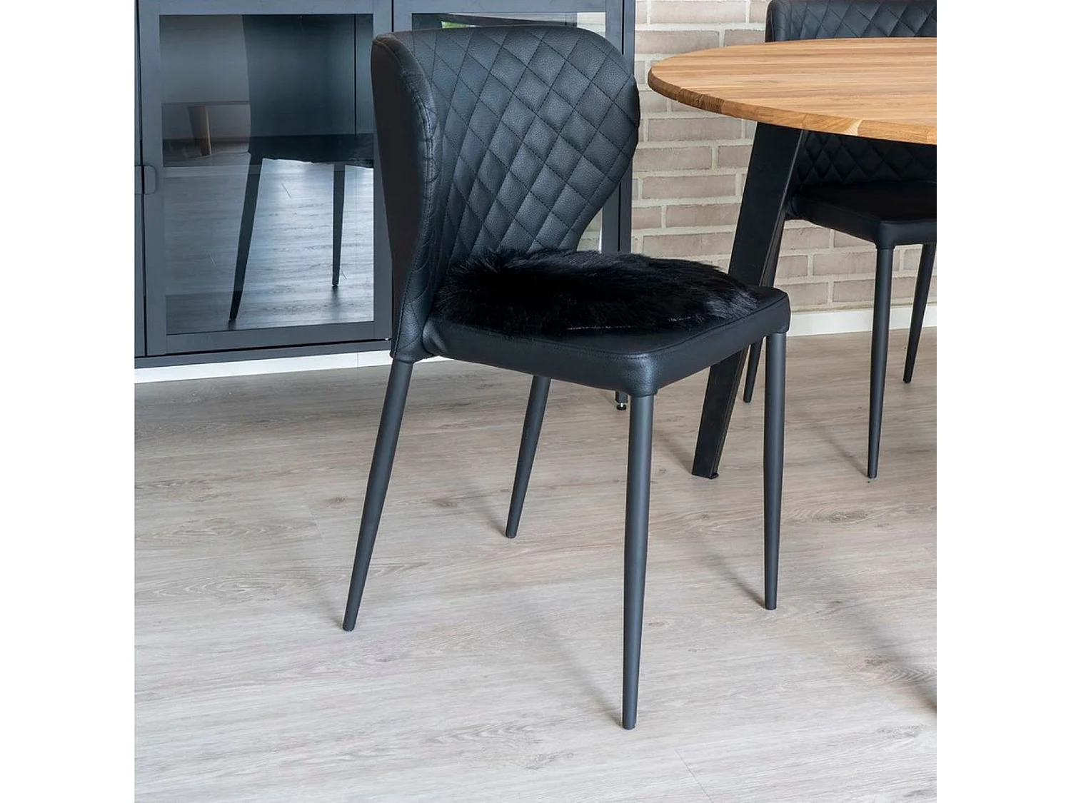 Coussin de siège rond en peau d'agneau artificielle noire Ø 35 cm