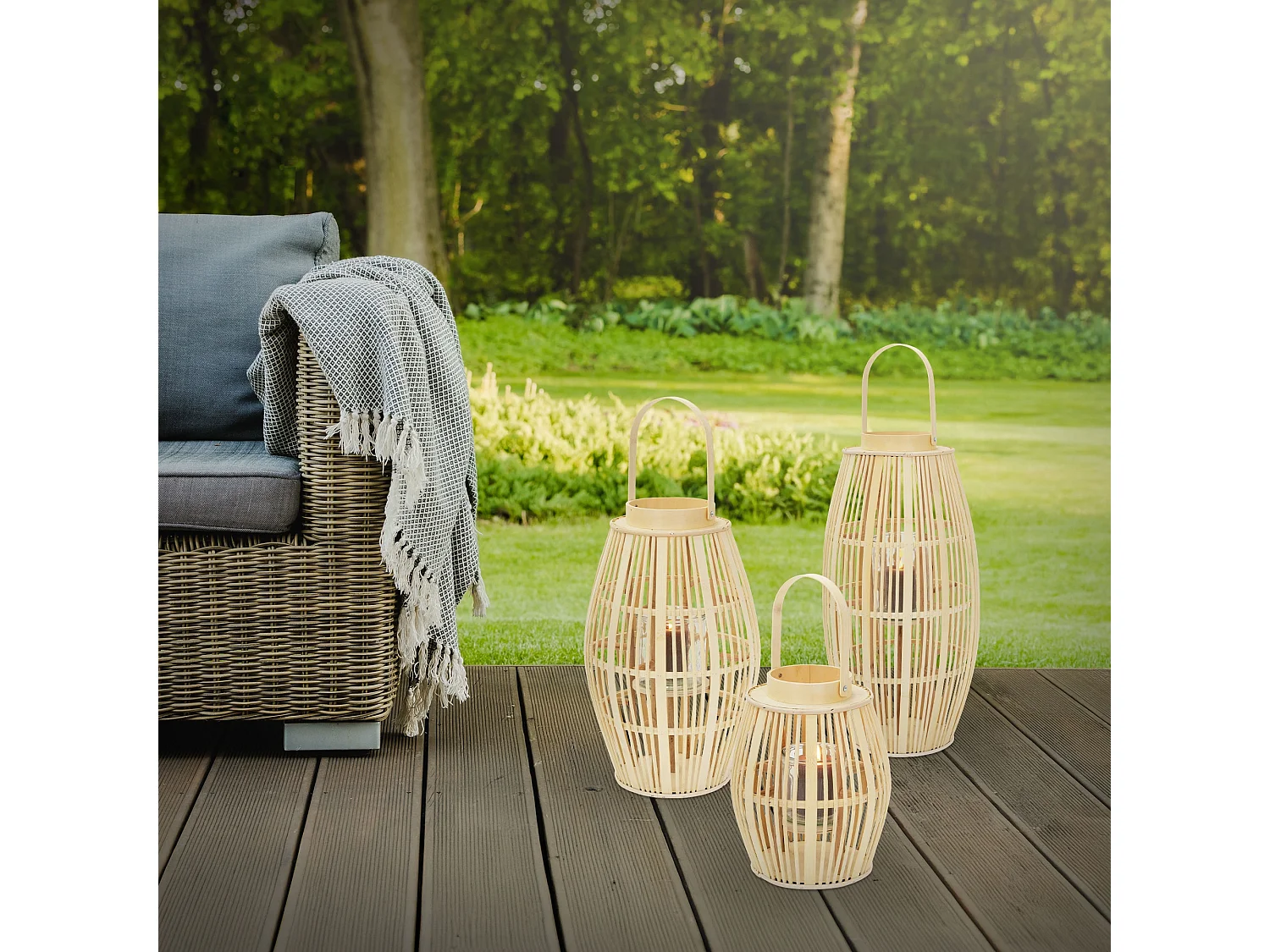 Lanterne en bambou H 75 cm naturel avec poignée et insert en verre style bohème pour jardin salon porte-bougie tressé décoratif extérieur ou intérieur