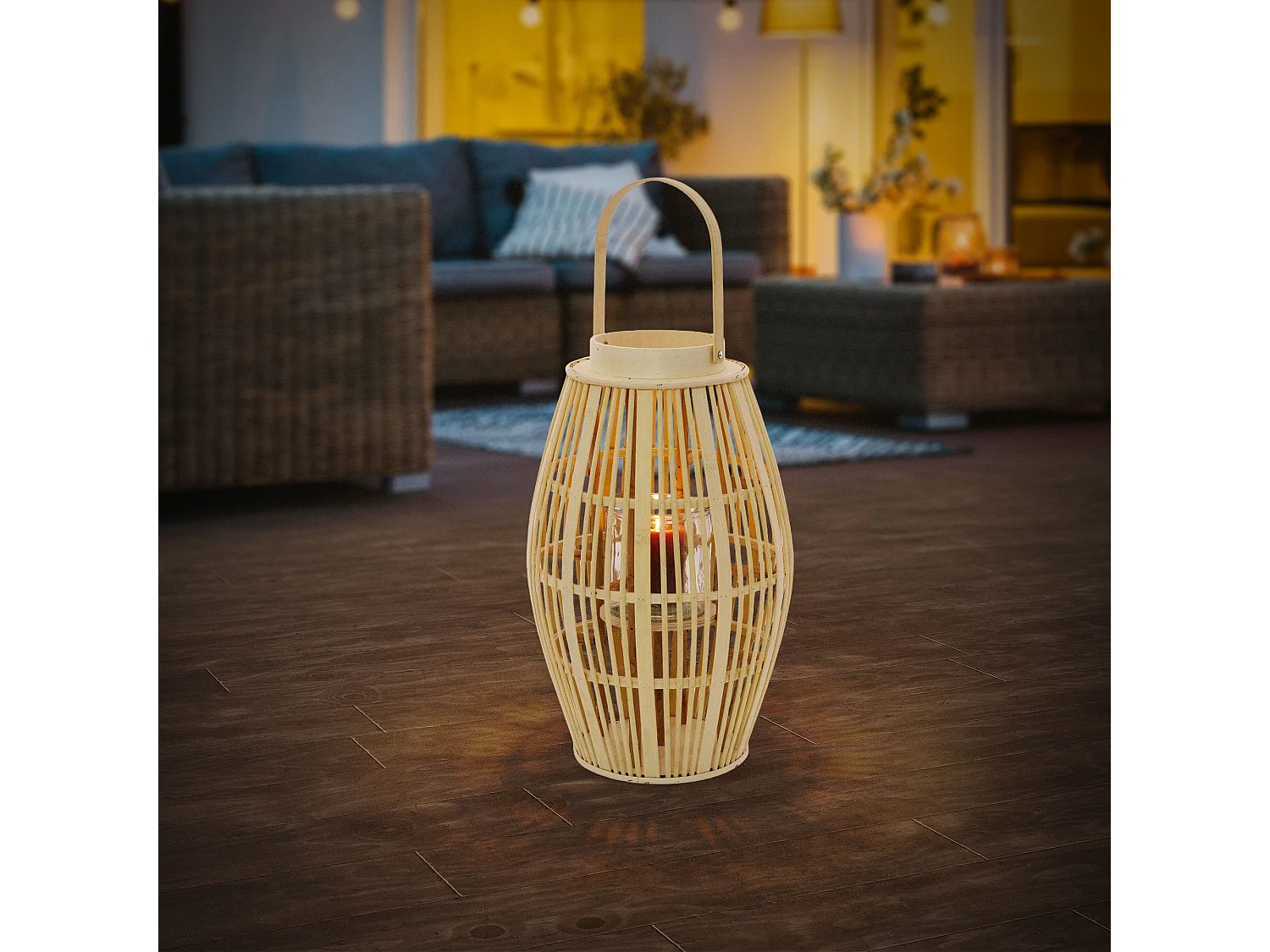 Lanterne en bambou H 63 cm naturel avec poignée et insert en verre style bohème pour jardin salon porte-bougie tressé décoratif extérieur ou intérieur