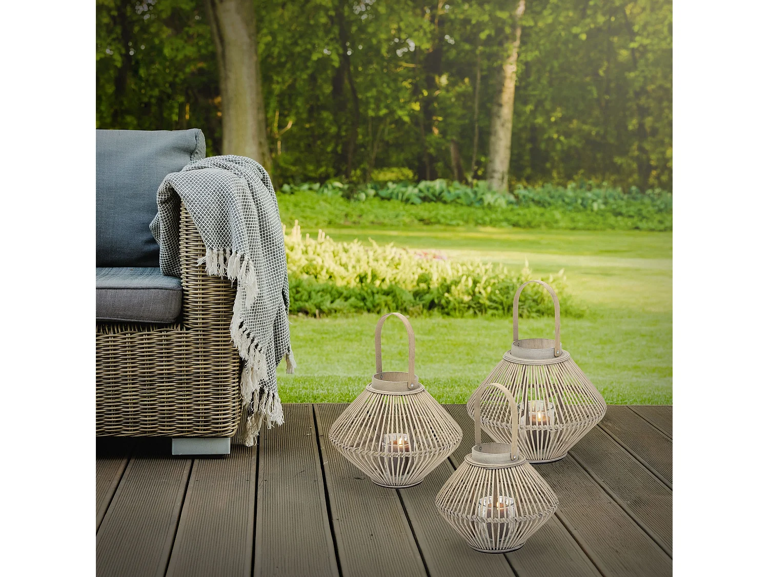 Lanterne en bambou 42 cm naturel avec poignée et insert en verre style bohème pour jardin salon porte-bougie tressé décoratif extérieur ou intérieur