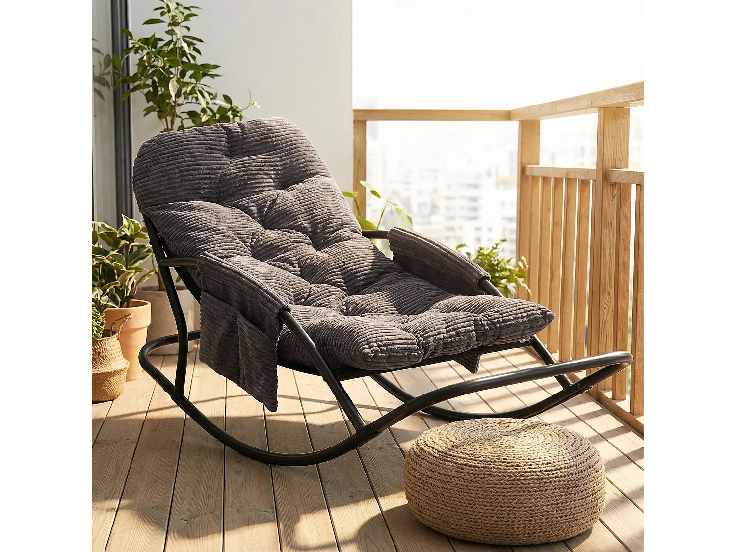 Fauteuil à bascule avec coussin épais en tissu rayé, chaise lounge à structure en acier pour salon, balcon ou terrasse