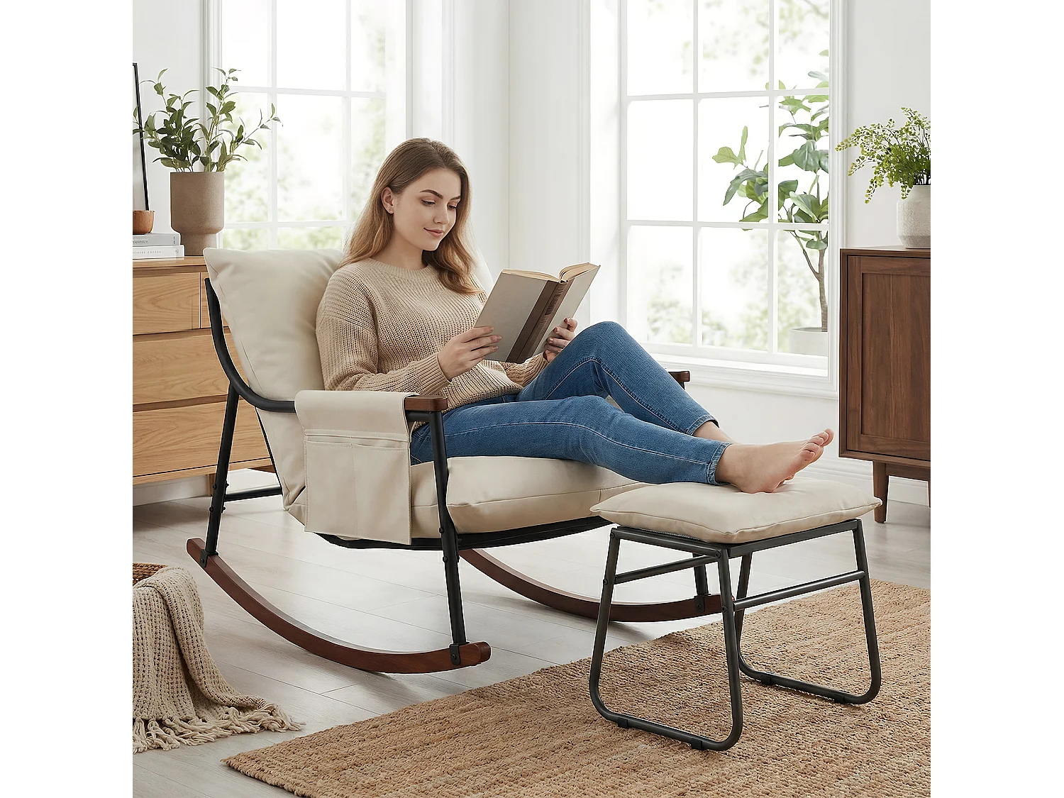 Élégant et Durable – Fauteuil à Bascule en Métal avec Accoudoirs en Bois et Repose-pieds, Coussin Épais de 15 cm, Revêtement en Tissu Technique Moderne, Parfait pou