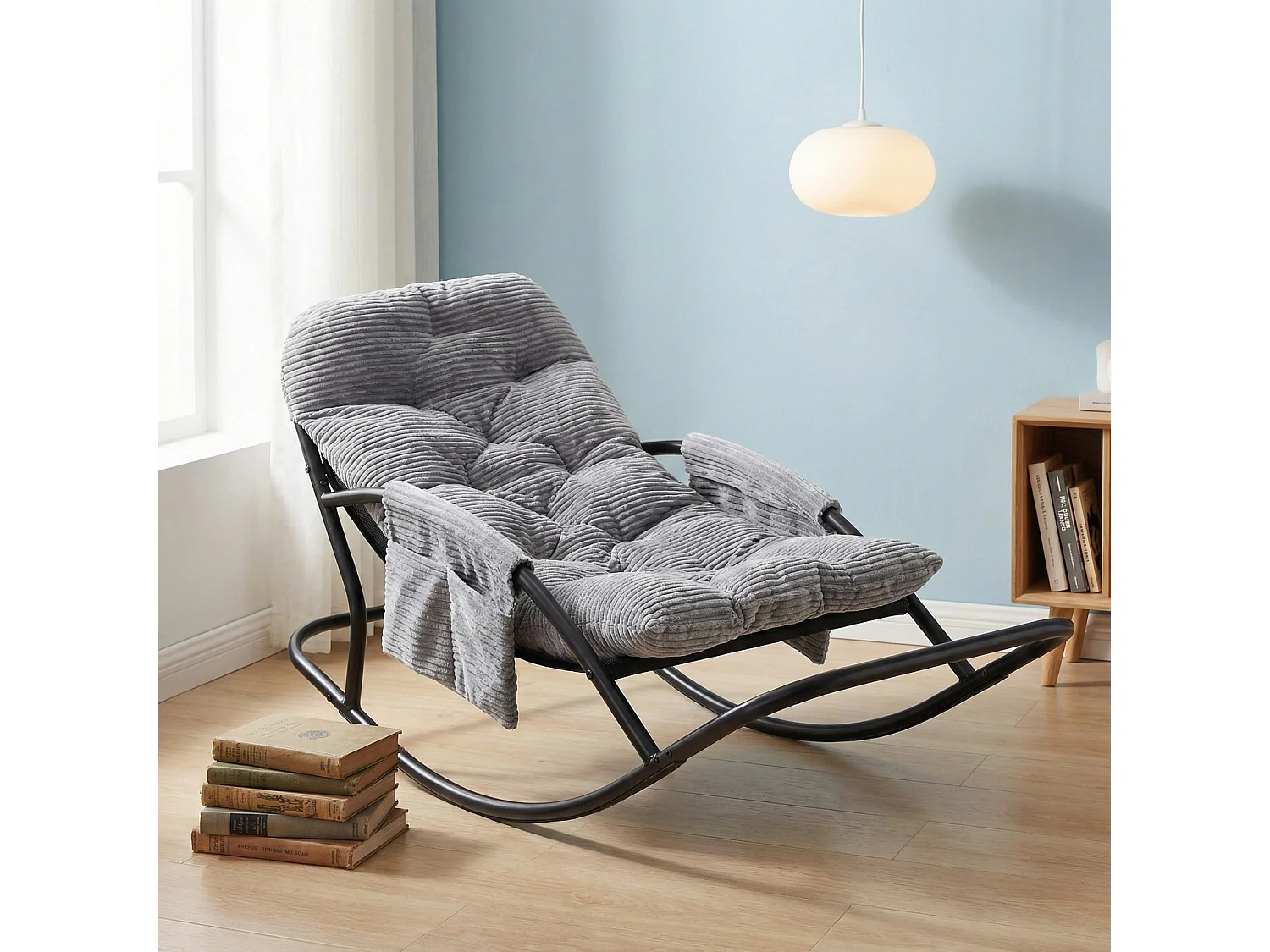 Fauteuil à bascule avec coussin épais en tissu rayé, chaise lounge à structure en acier pour salon, balcon ou terrasse