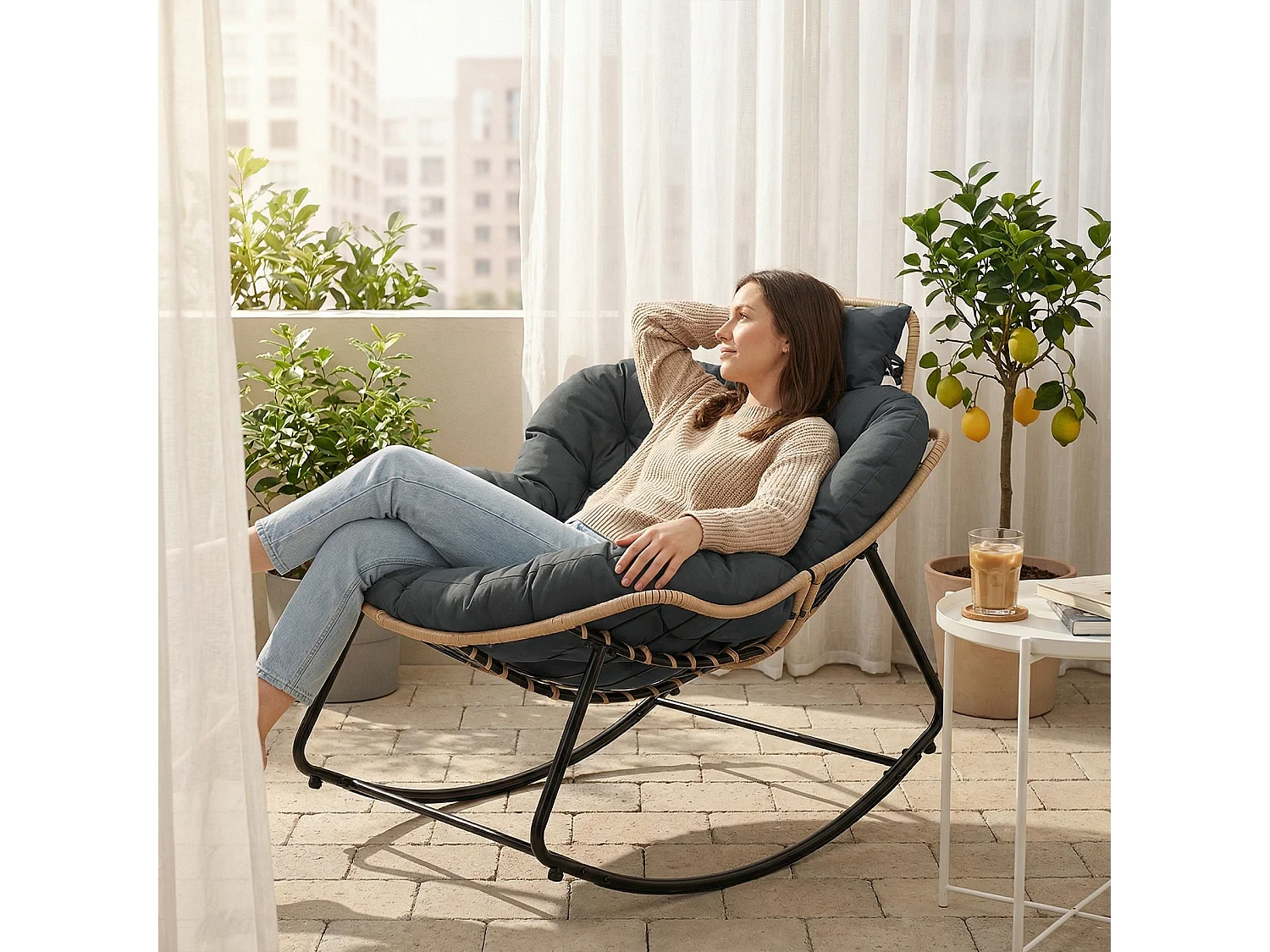 Chaise à Bascule Eggshell avec Tissu Technique – Design Moderne, Support Ergonomique et Confort Premium pour Votre Espace de Vie