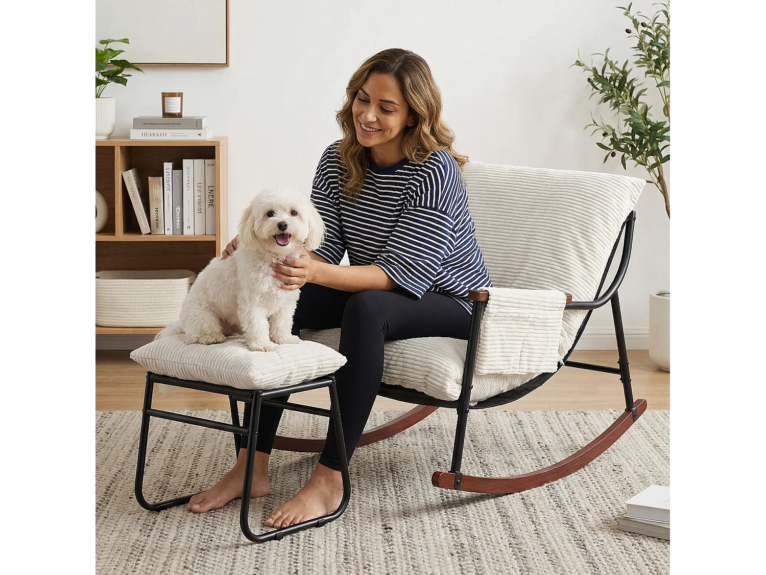 Confort Exceptionnel – Fauteuil à Bascule en Métal avec Accoudoirs en Bois et Repose-pieds, Coussin Épais de 15 cm, Design Moderne en Tissu Rayé, Idéal pour le Salo