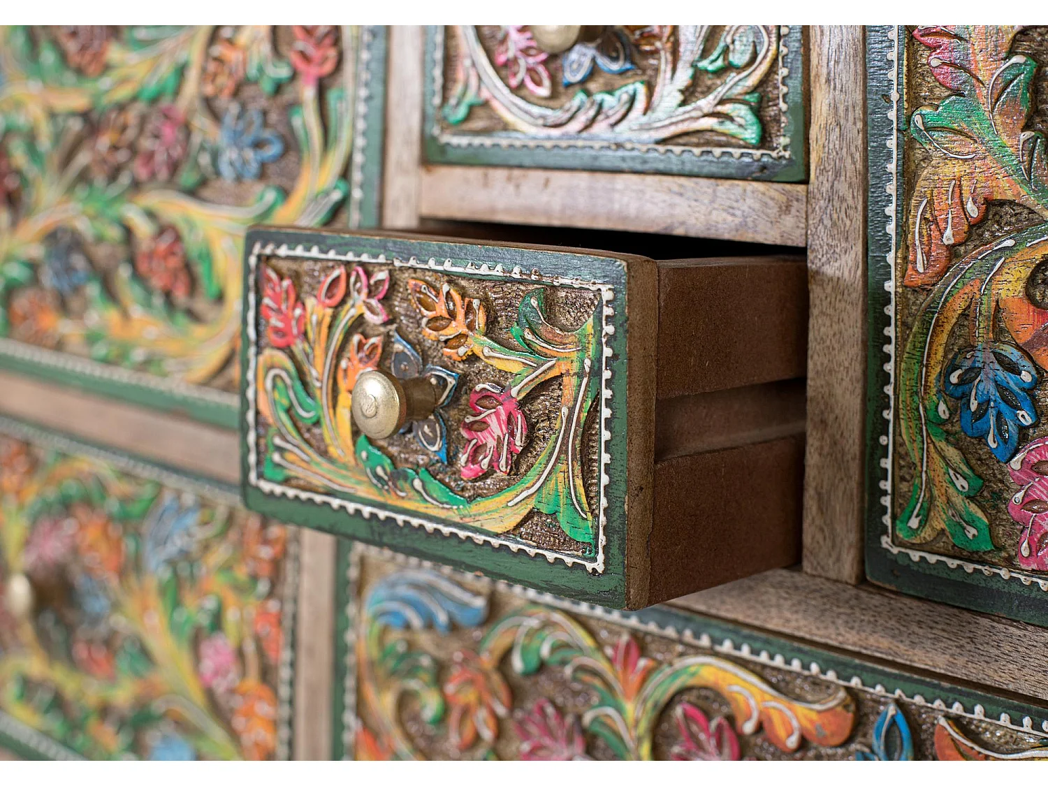 Commode ornée de motifs floraux peints à la main, 116 cm de long