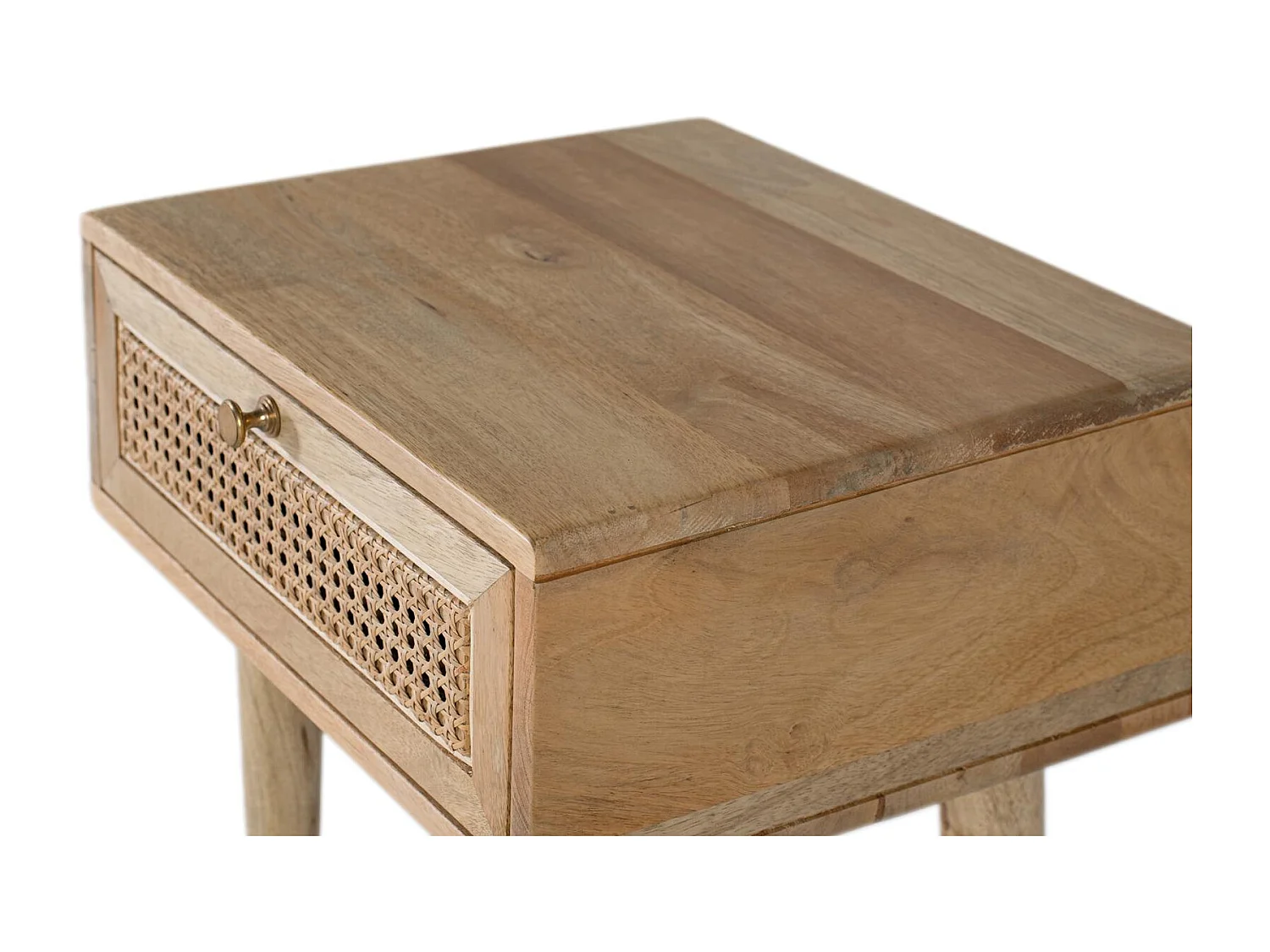 Table de chevet avec tiroir avant et structure en rotin tressé.