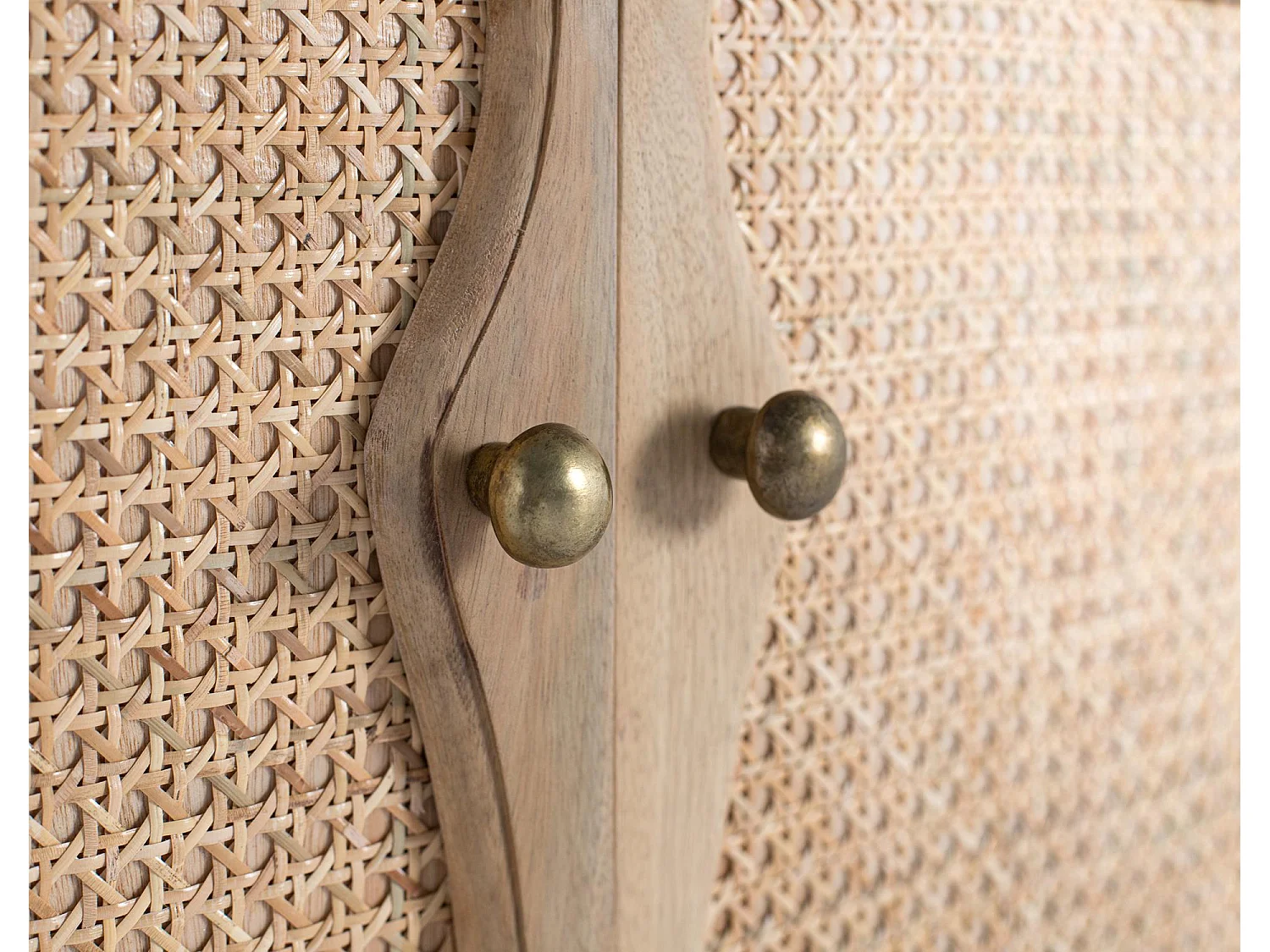 Sideboard aus Mangoholz mit 4 Türen und handgefertigtem Design