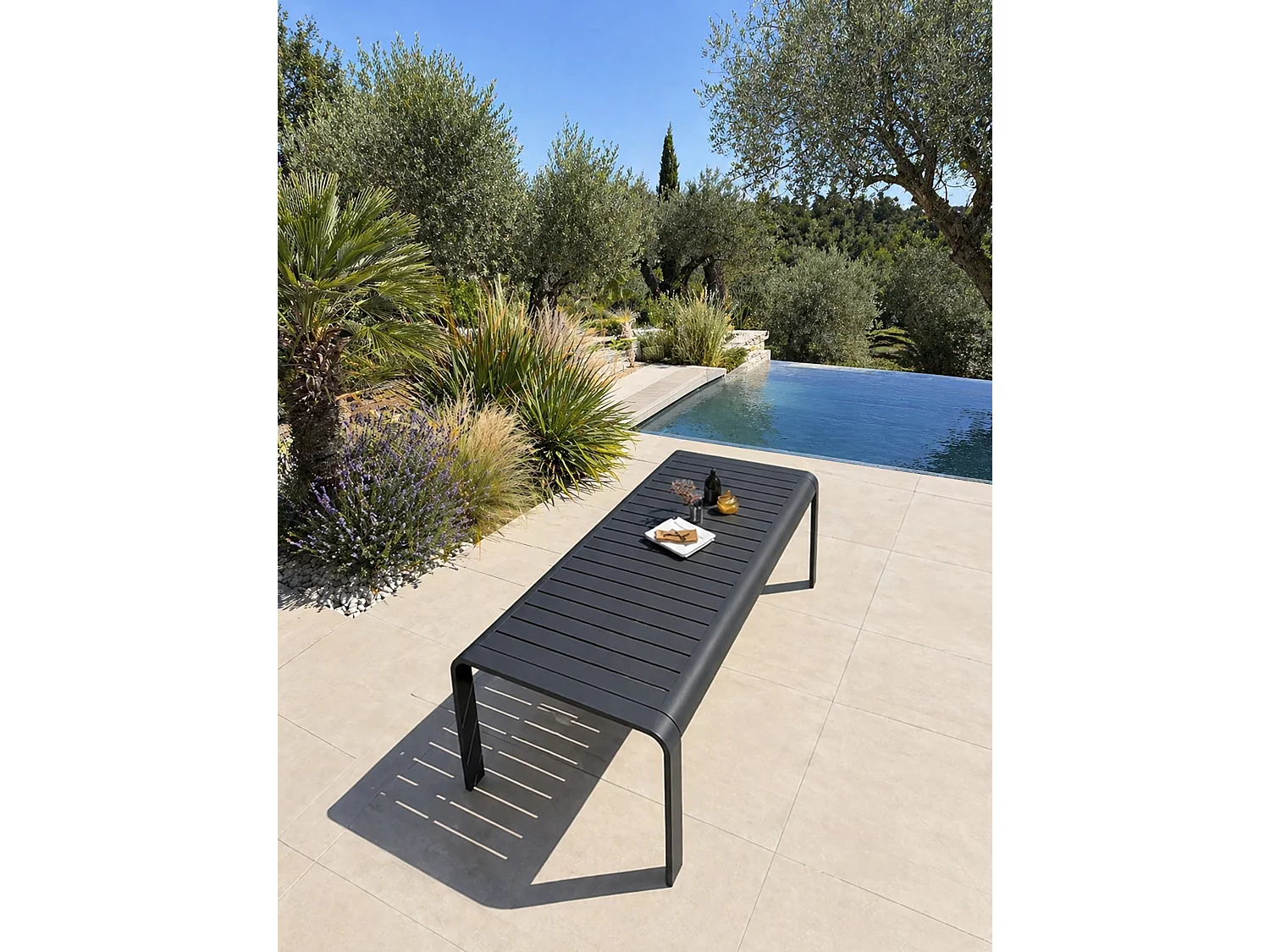 Table de jardin en aluminium coloris anthracite - HANOI