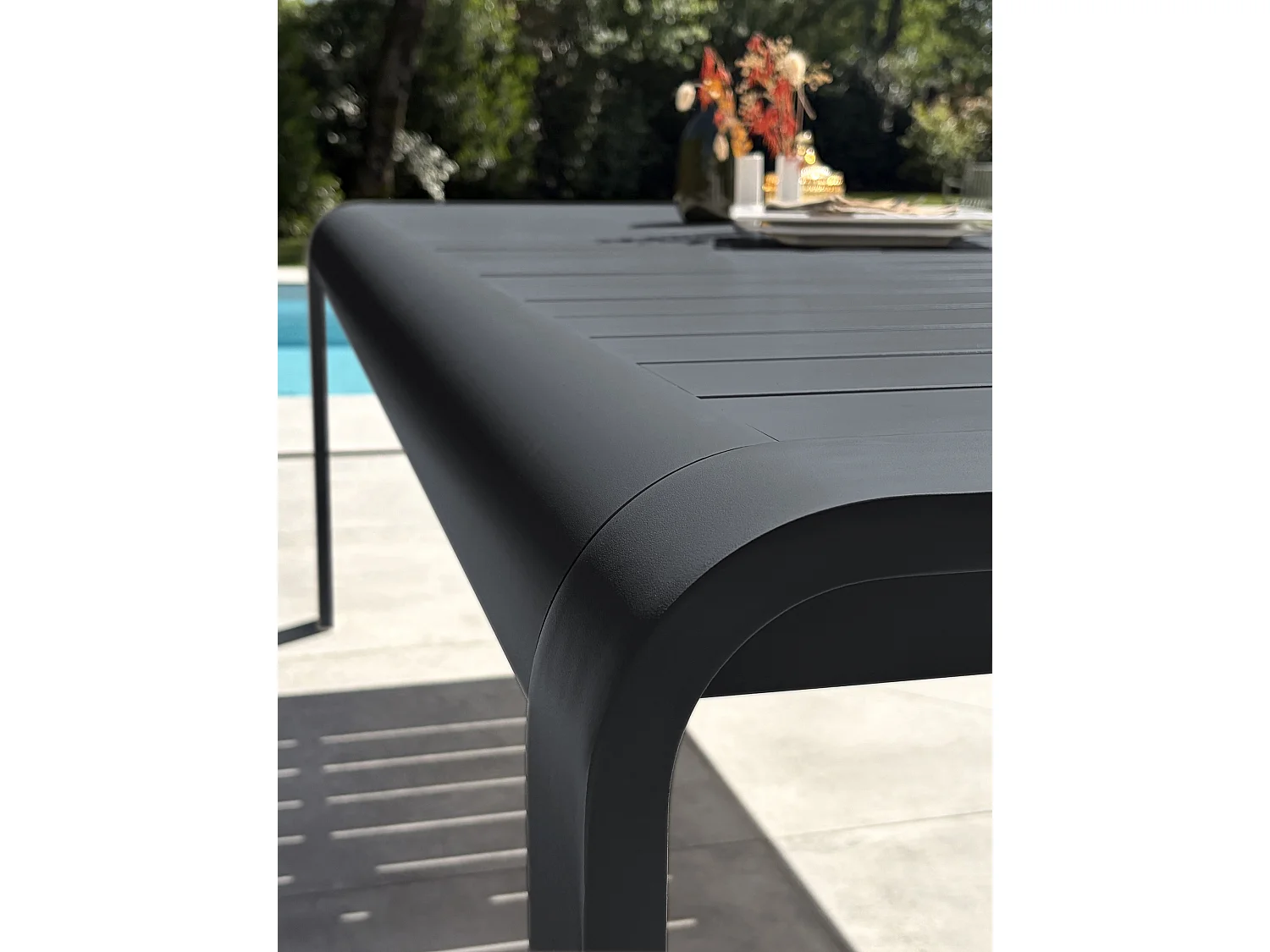 Table de jardin en aluminium coloris anthracite - HANOI