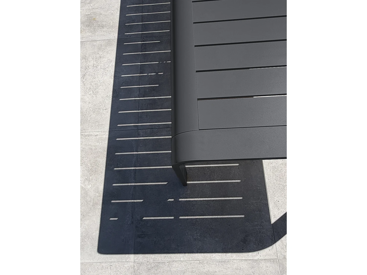 Table de jardin en aluminium coloris anthracite - HANOI