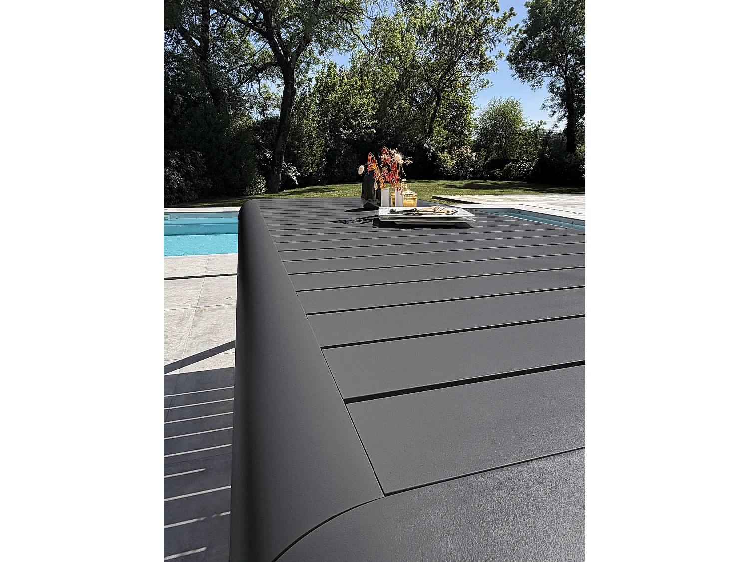 Table de jardin en aluminium coloris anthracite - HANOI