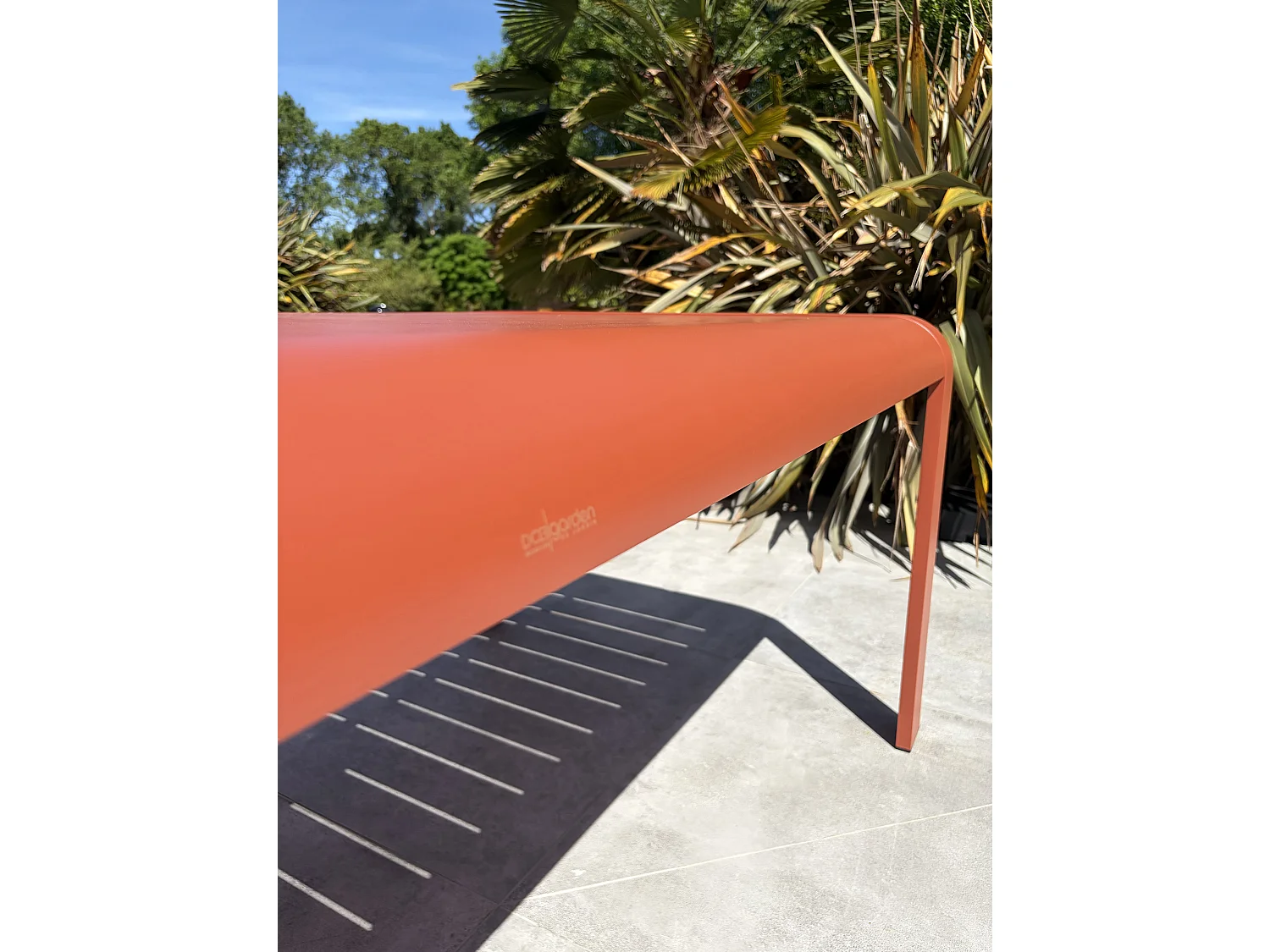 Table de jardin en aluminium coloris terracotta - HANOI