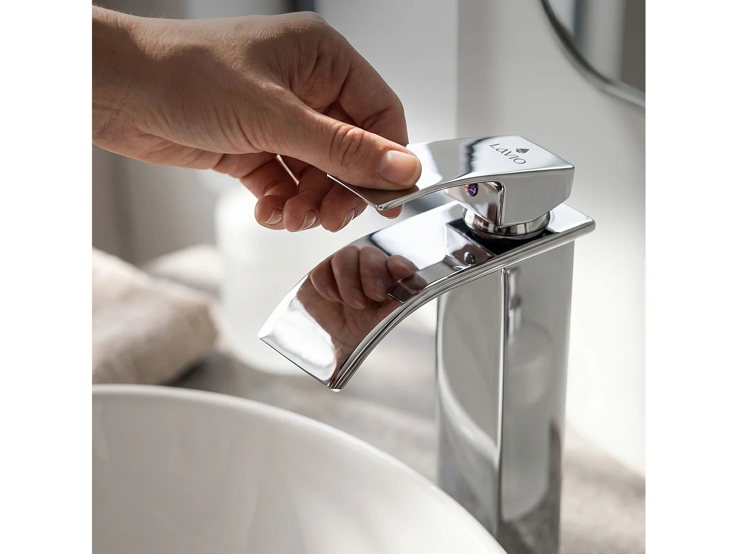Hoge wastafelkraan waterval chroom opzetwastafel badkamerkraan EVIO