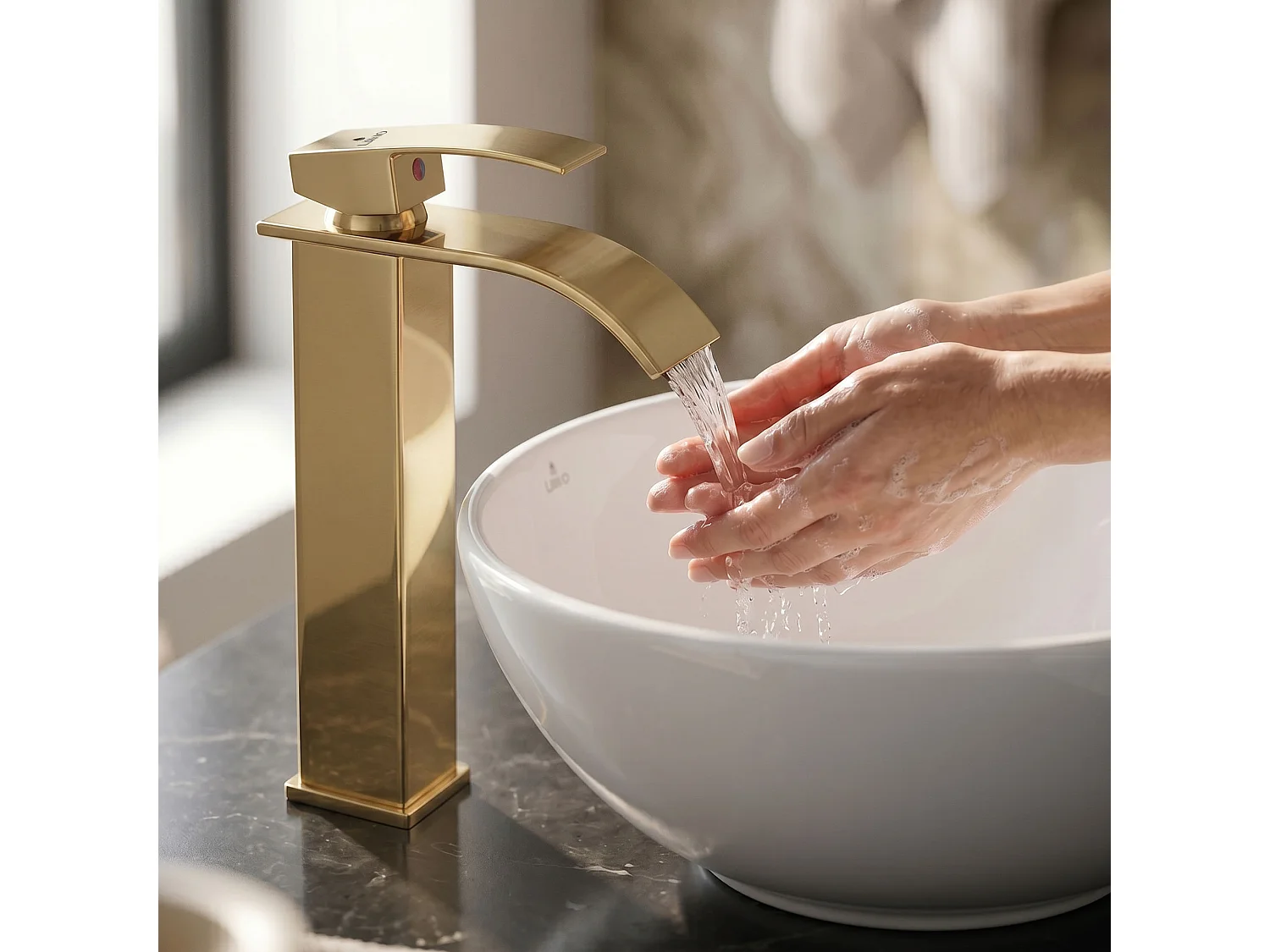 Hoge wastafelkraan waterval goud opzetwastafel badkamerkraan EVIO