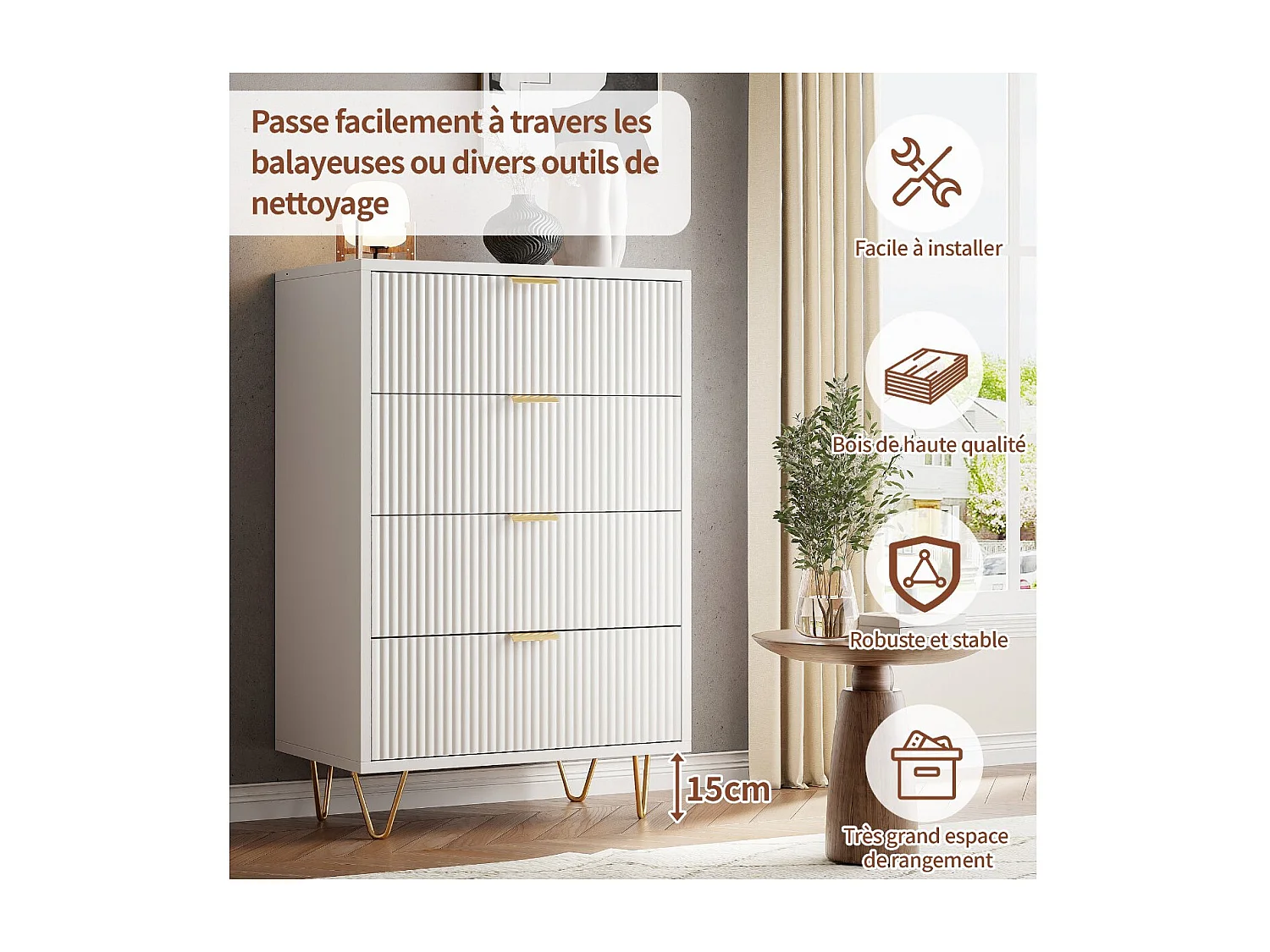 Commode 4 tiroirs blanc rainuré, meuble de rangement chambre avec poignées dorées et pieds métal, style moderne