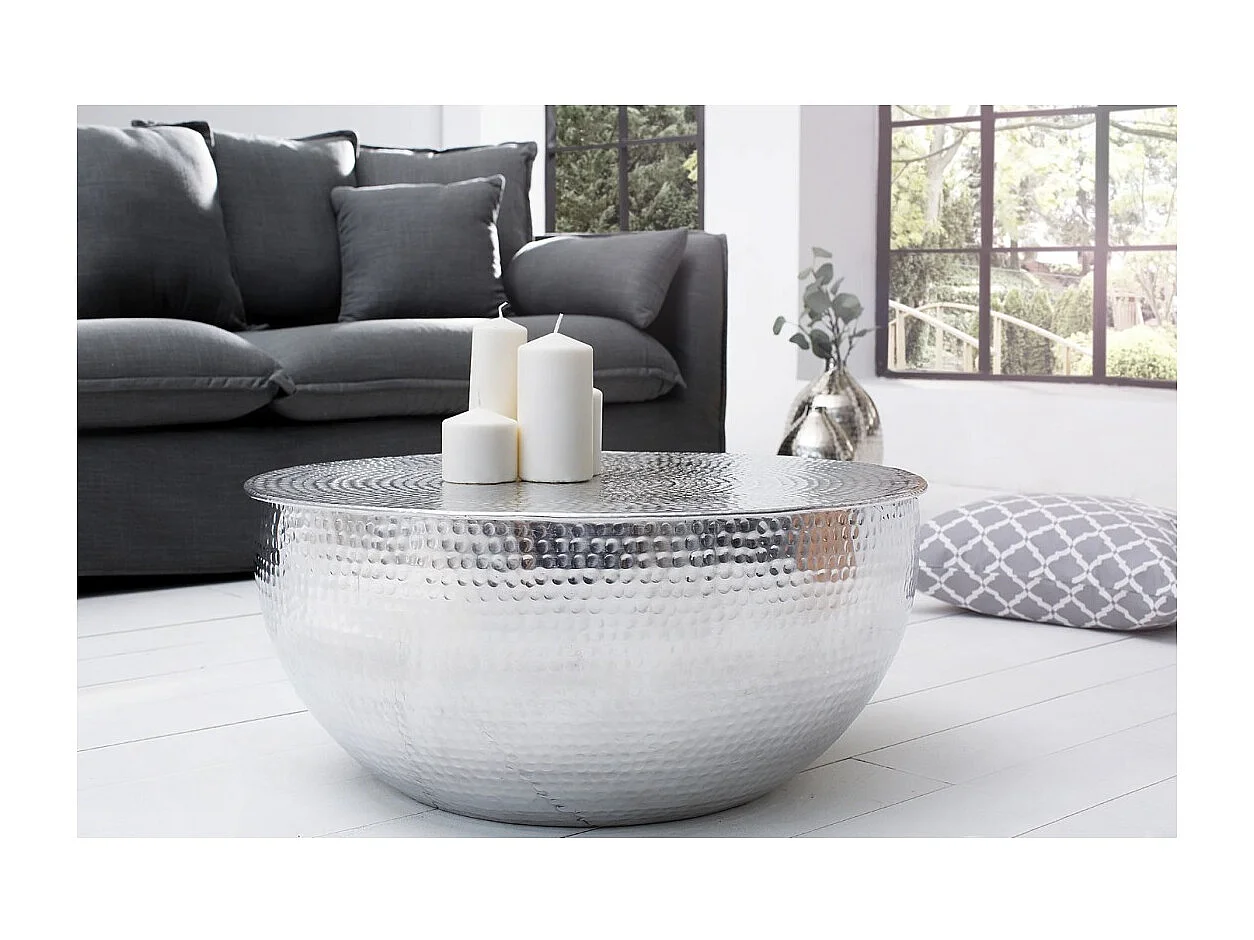 Mesa baja TRIANE 60 cm en aluminio plateado martillado – Mesa baja redonda de diseño
