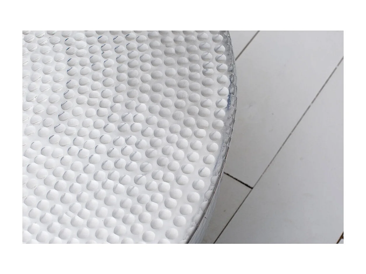 Mesa baja TRIANE 60 cm en aluminio plateado martillado – Mesa baja redonda de diseño