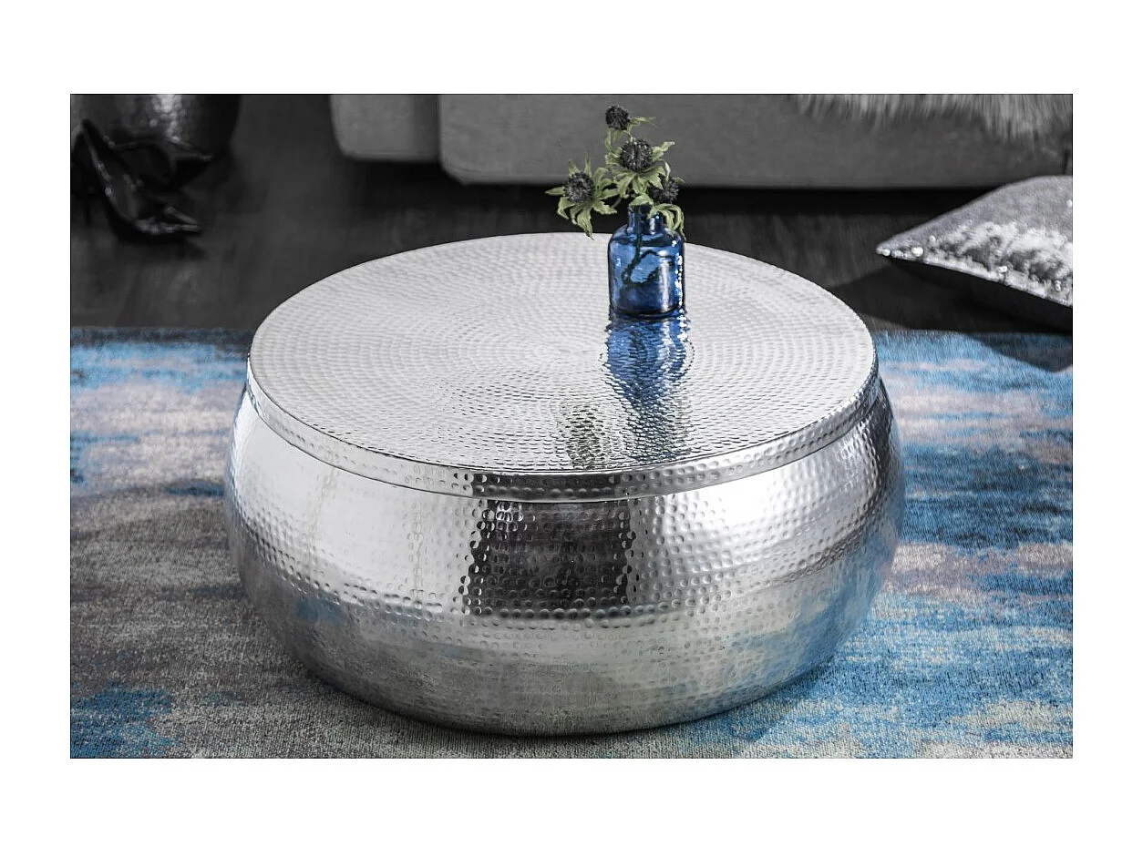 Mesa baja TRIANE 70 cm plata martillada – Aluminio brillante efecto golpes de martillo