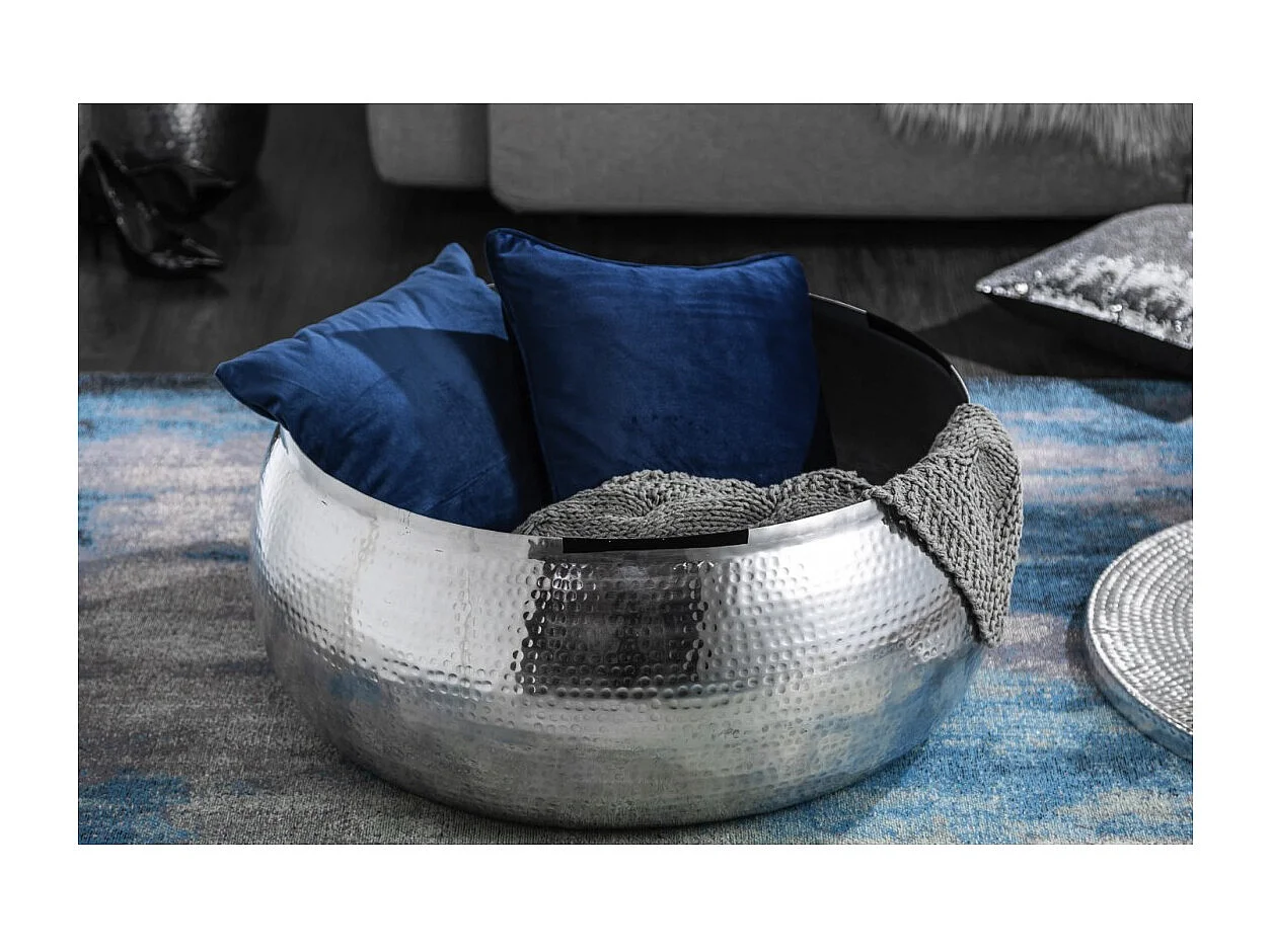 Mesa baja TRIANE 70 cm plata martillada – Aluminio brillante efecto golpes de martillo