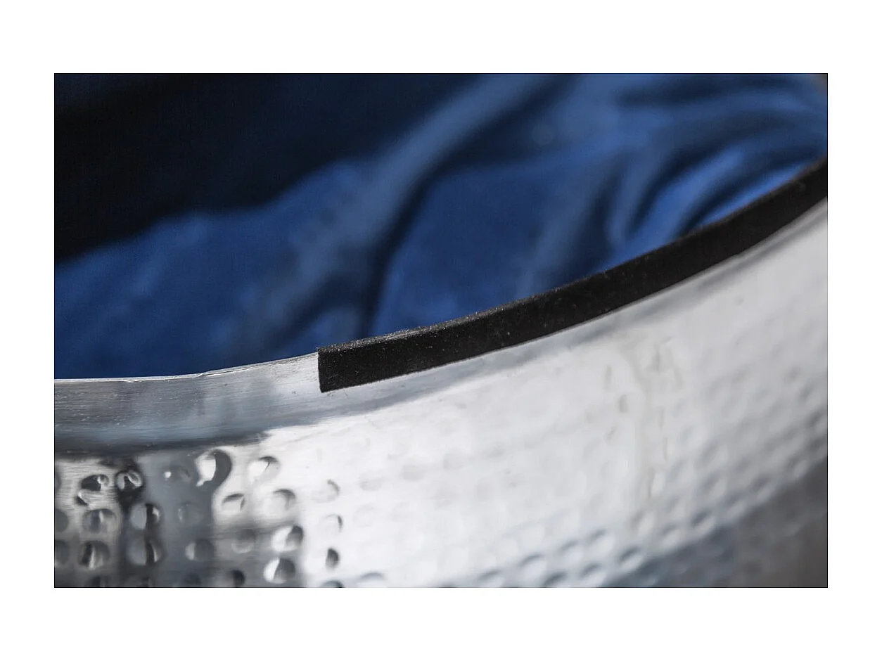 Mesa baja TRIANE 70 cm plata martillada – Aluminio brillante efecto golpes de martillo