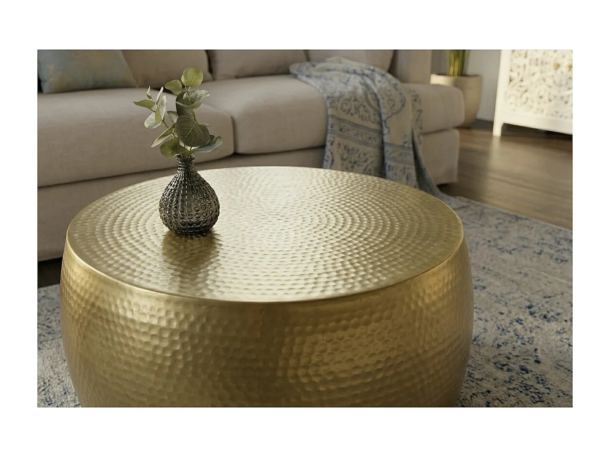 Table basse TRIANE 60 cm en aluminium doré – Table basse ronde design effet martelé