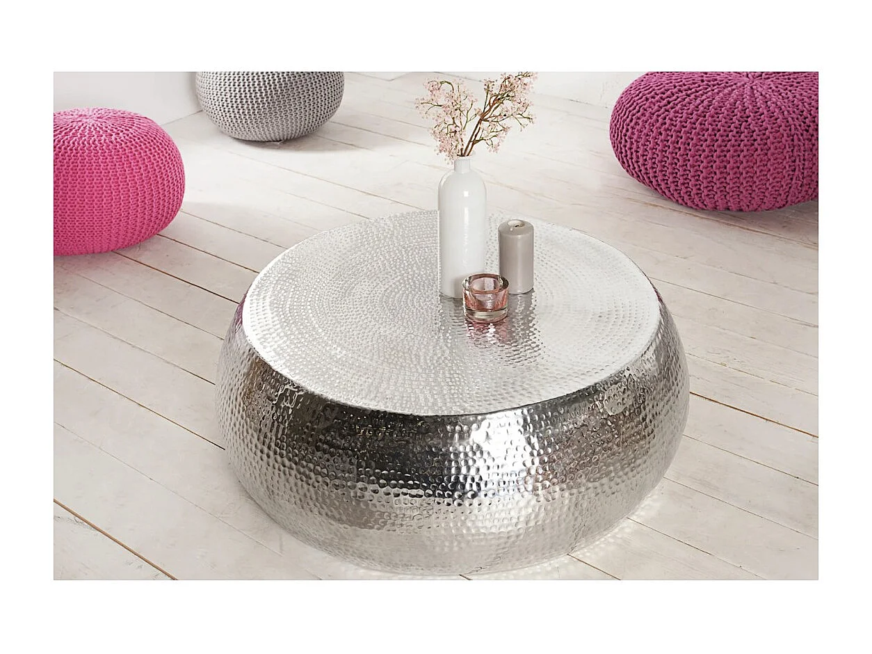 Mesa baja TRIANE plateada 80 cm – Aluminio martillado diseño brillante