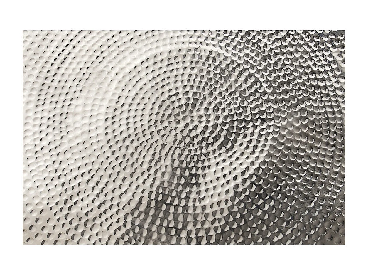 Mesa baja TRIANE plateada 80 cm – Aluminio martillado diseño brillante
