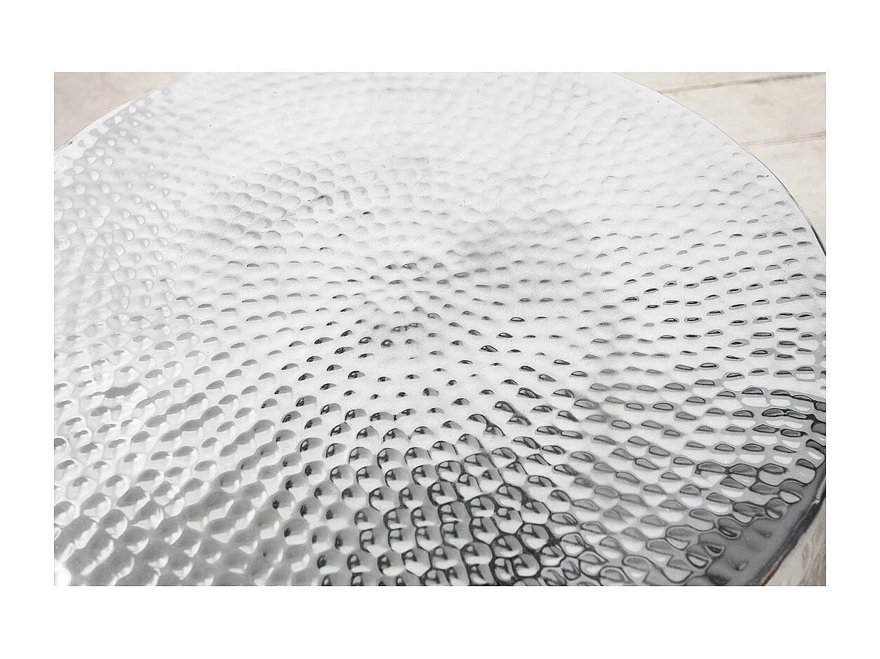 Mesa baja TRIANE 60 cm en aluminio plateado – Mesa baja redonda diseño efecto martillado