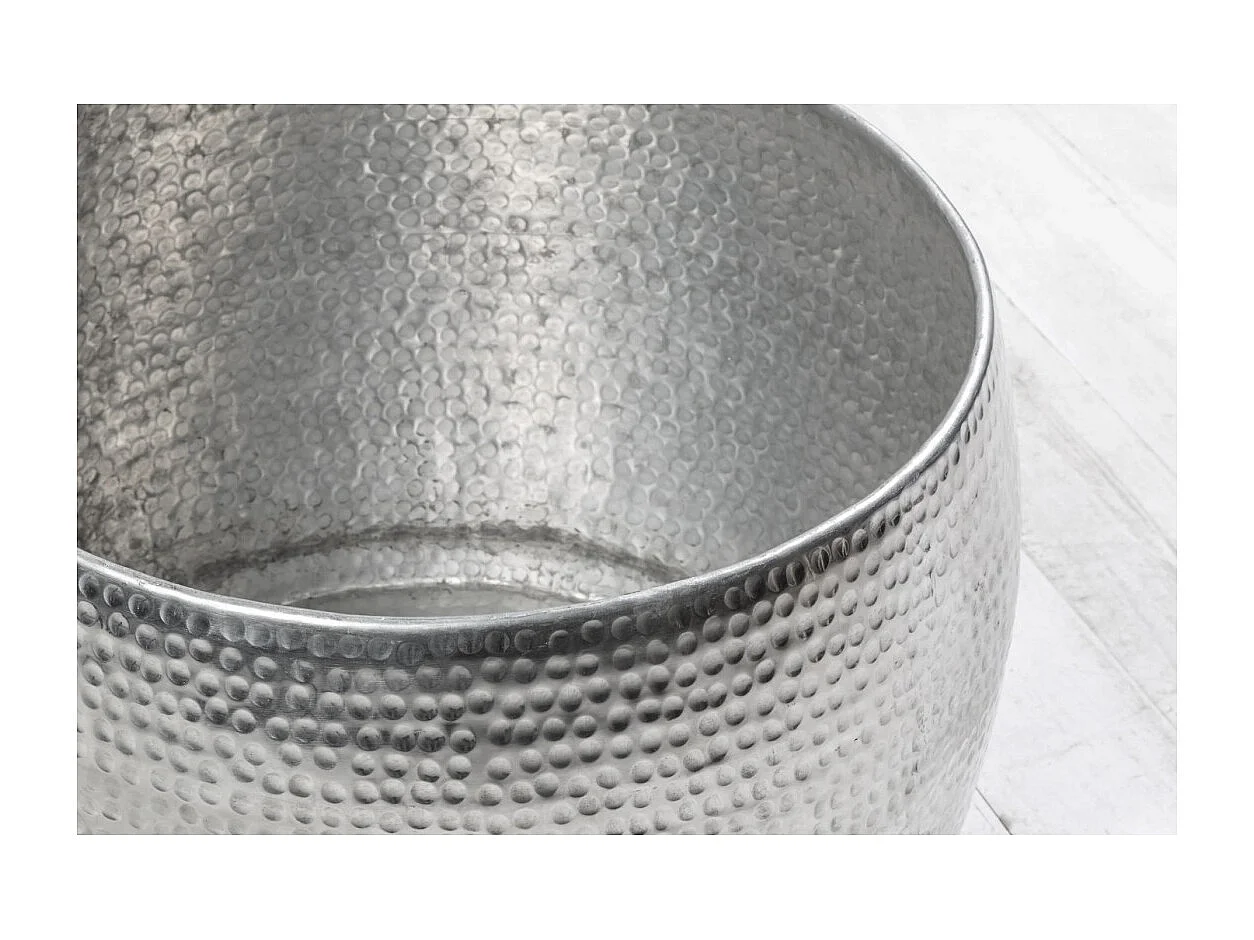 Mesa baja TRIANE 60 cm en aluminio plateado – Mesa baja redonda diseño efecto martillado