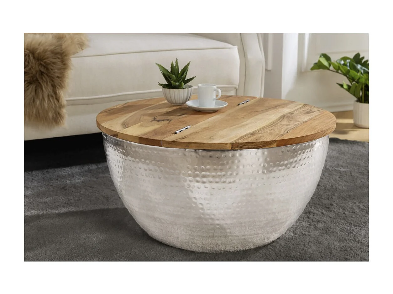 Mesa baja TRIANE 60 cm con cofre – Tapa de madera de acacia y estructura de metal plateado martillado