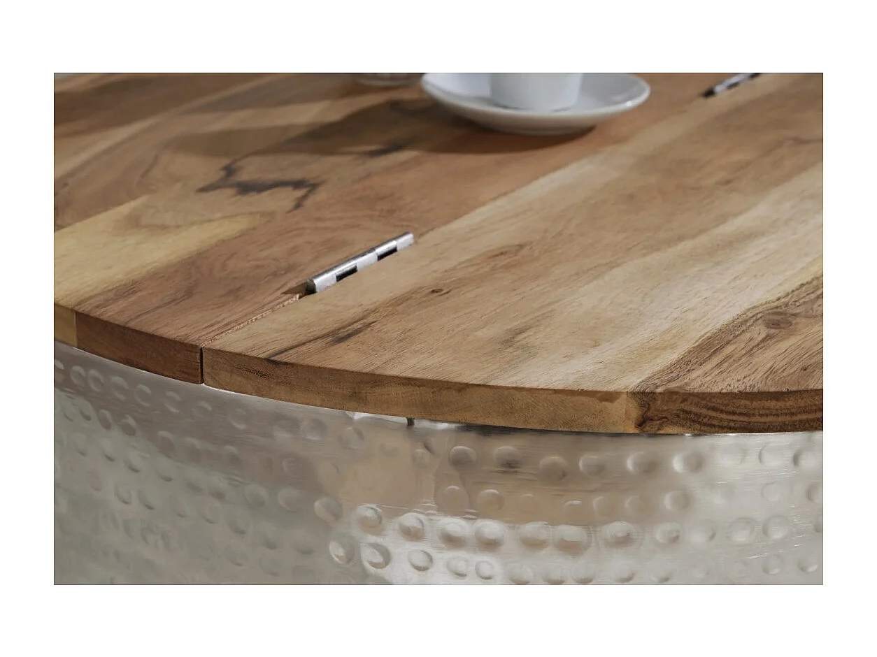 Mesa baja TRIANE 60 cm con cofre – Tapa de madera de acacia y estructura de metal plateado martillado
