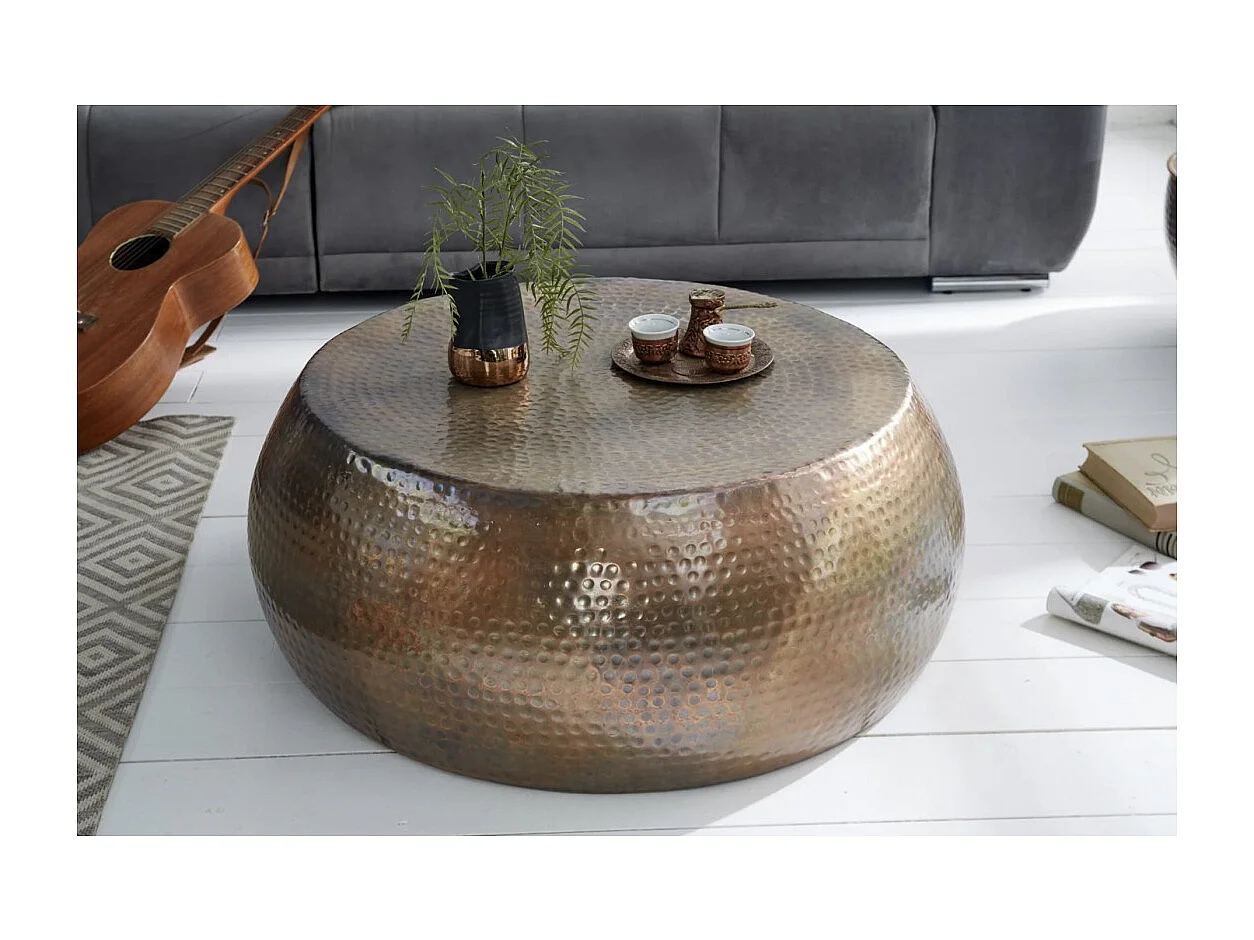 Mesa baja TRIANE marrón 80 cm – Aluminio martillado diseño brillante