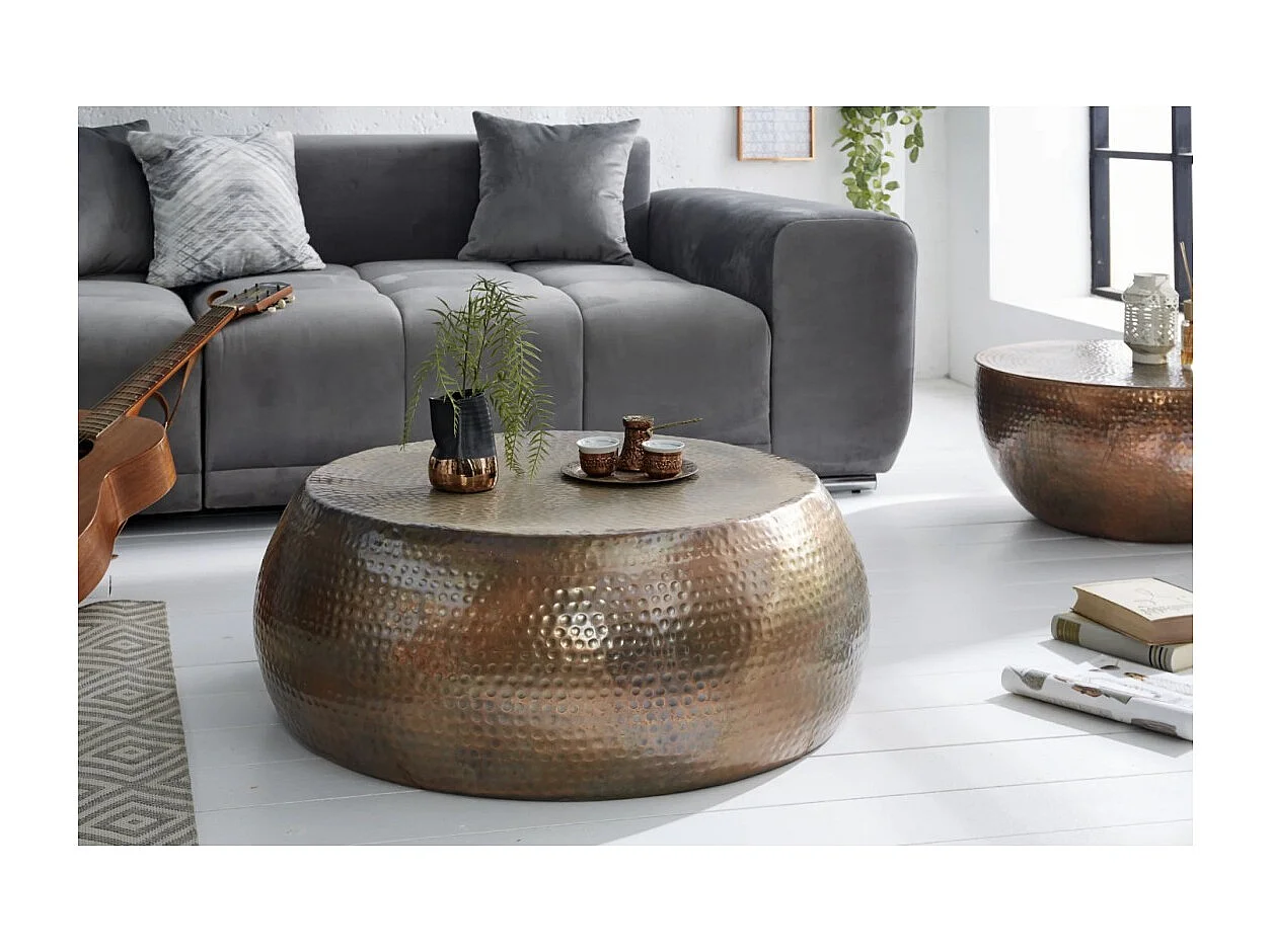Mesa baja TRIANE marrón 80 cm – Aluminio martillado diseño brillante