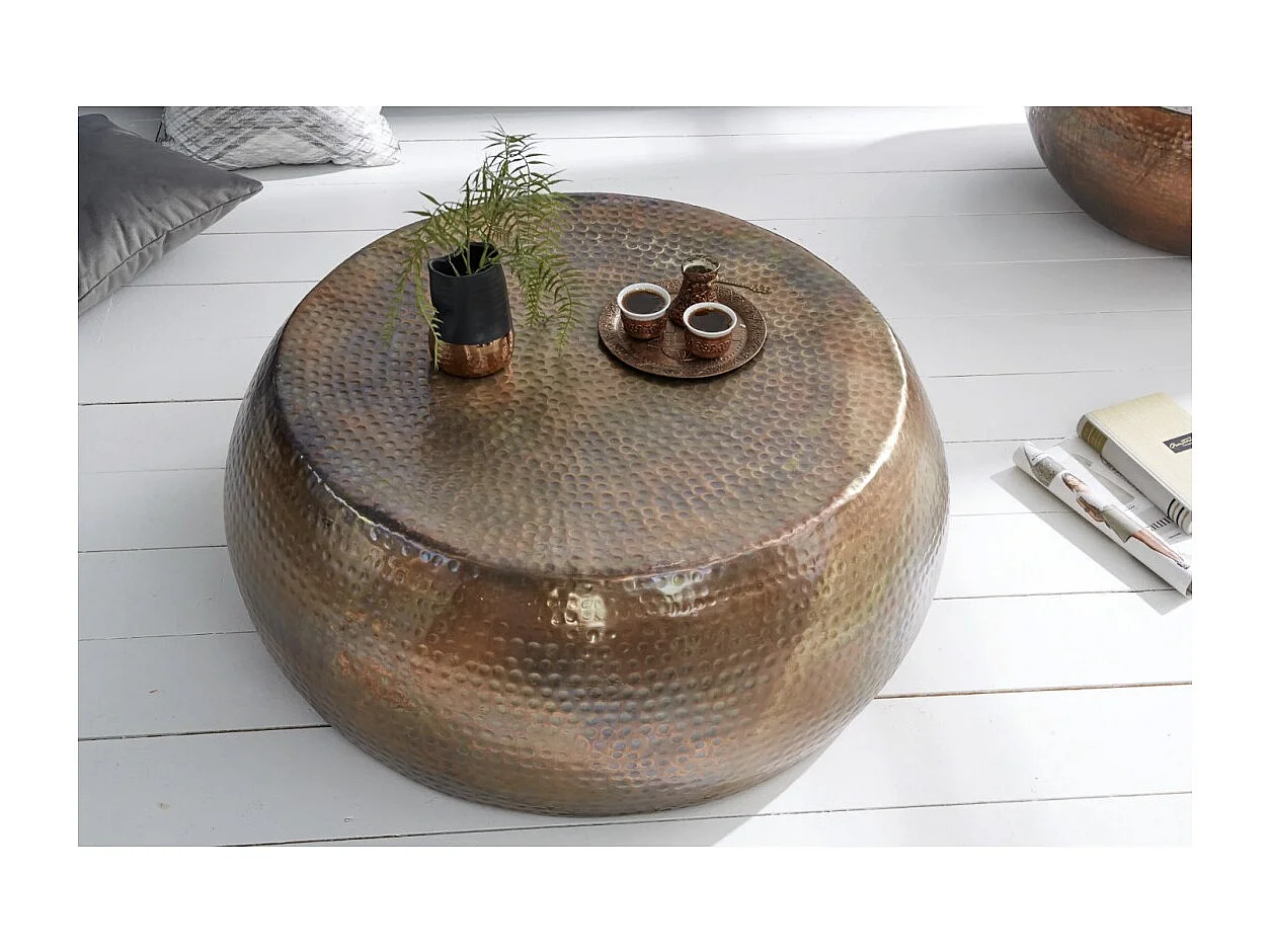 Mesa baja TRIANE marrón 80 cm – Aluminio martillado diseño brillante