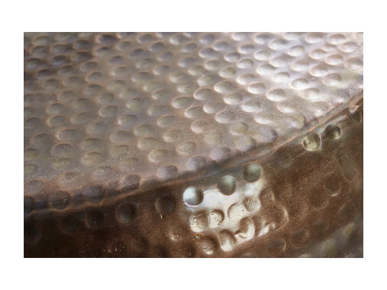 Mesa baja TRIANE marrón 80 cm – Aluminio martillado diseño brillante
