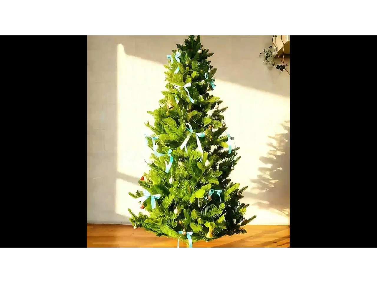 Kunstkerstboom Extra Dicht, 180 cm, 573 Takken, Houten Onderstel