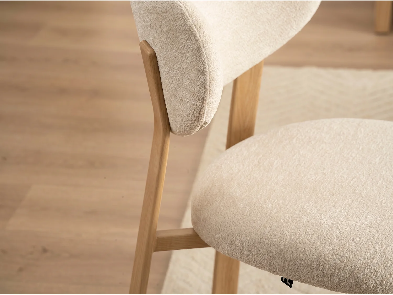 2er Set Esszimmerstühle RINA – Samt / Füße Nussbaum
