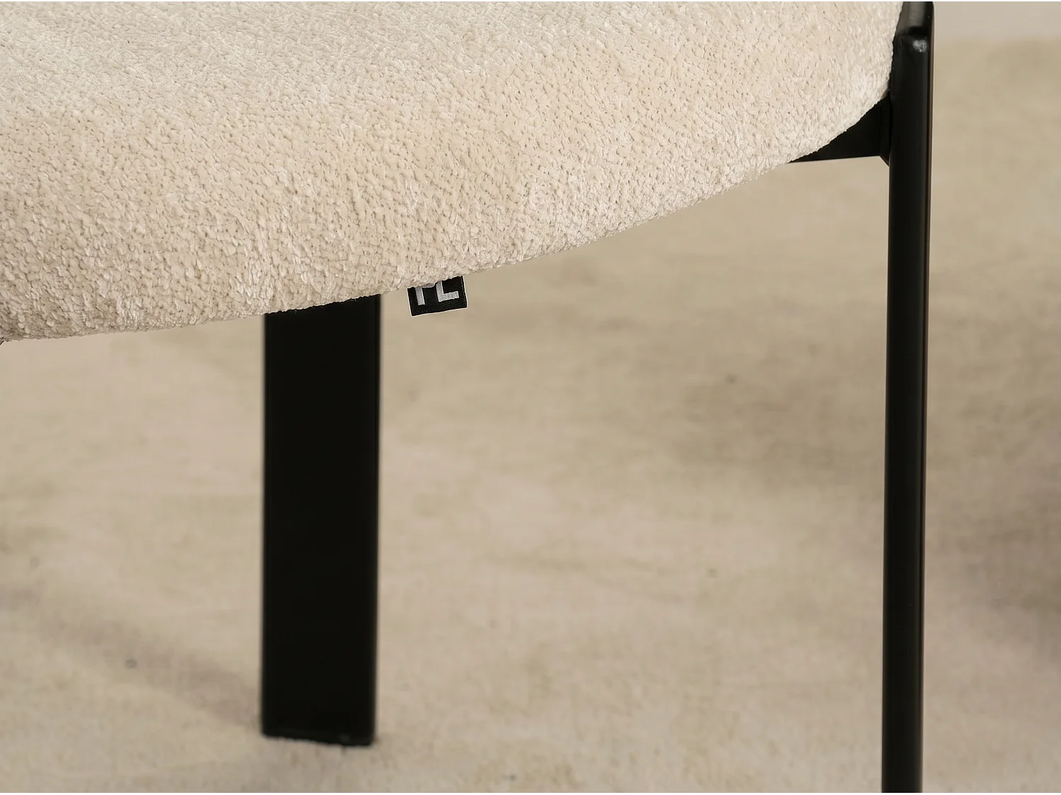 2er Set Esszimmerstühle Luma – Beiger Stoff / Schwarze Füße