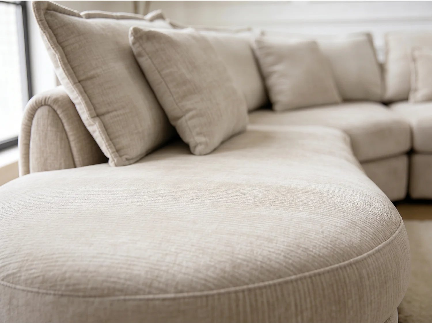 Canapé d’angle 5 places avec méridienne en tissu beige BERGAMO - Homeluxury