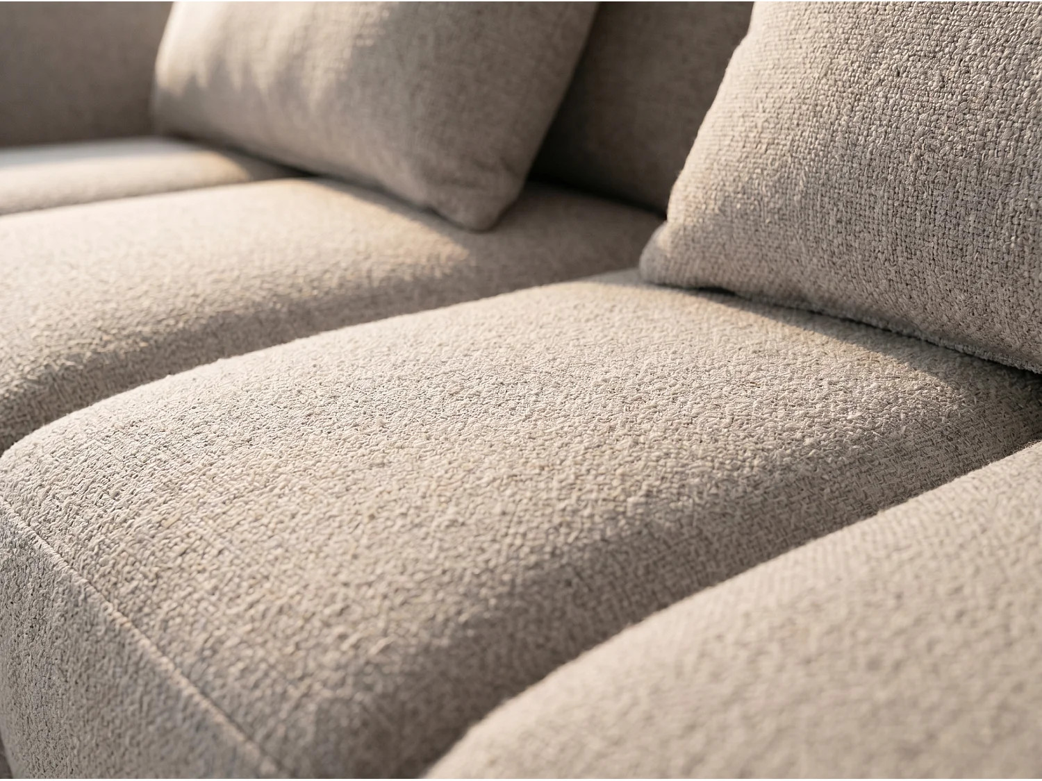 Canapé d’angle droit 4 places avec méridienne en tissu Ravenna – Homeluxury