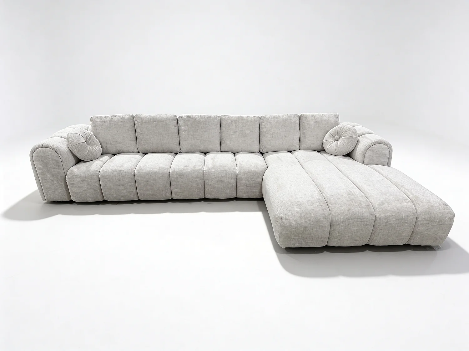 Canapé d’angle droit 5 places avec méridienne en tissu blanc cassé ROMA– Homeluxury