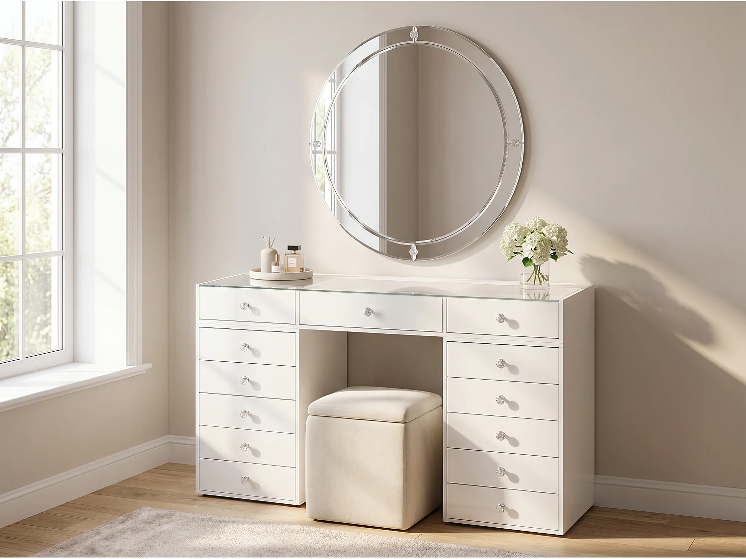 Tocador HomeLuxury - blanco brillante de 150 cm con 13 cajones.